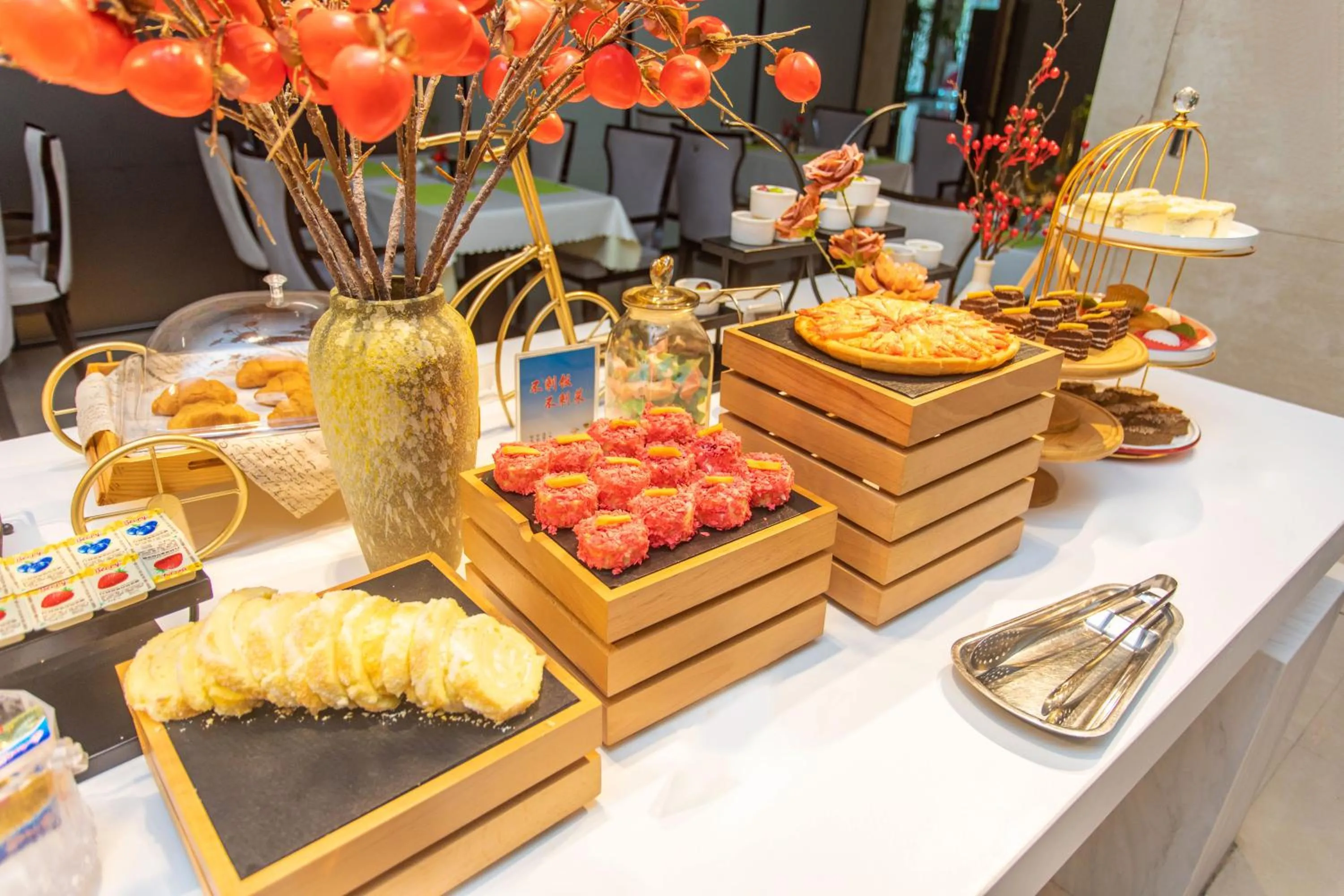 Buffet breakfast in Metropolo Jinjiang Yongqing Daxing International Airport Hotel