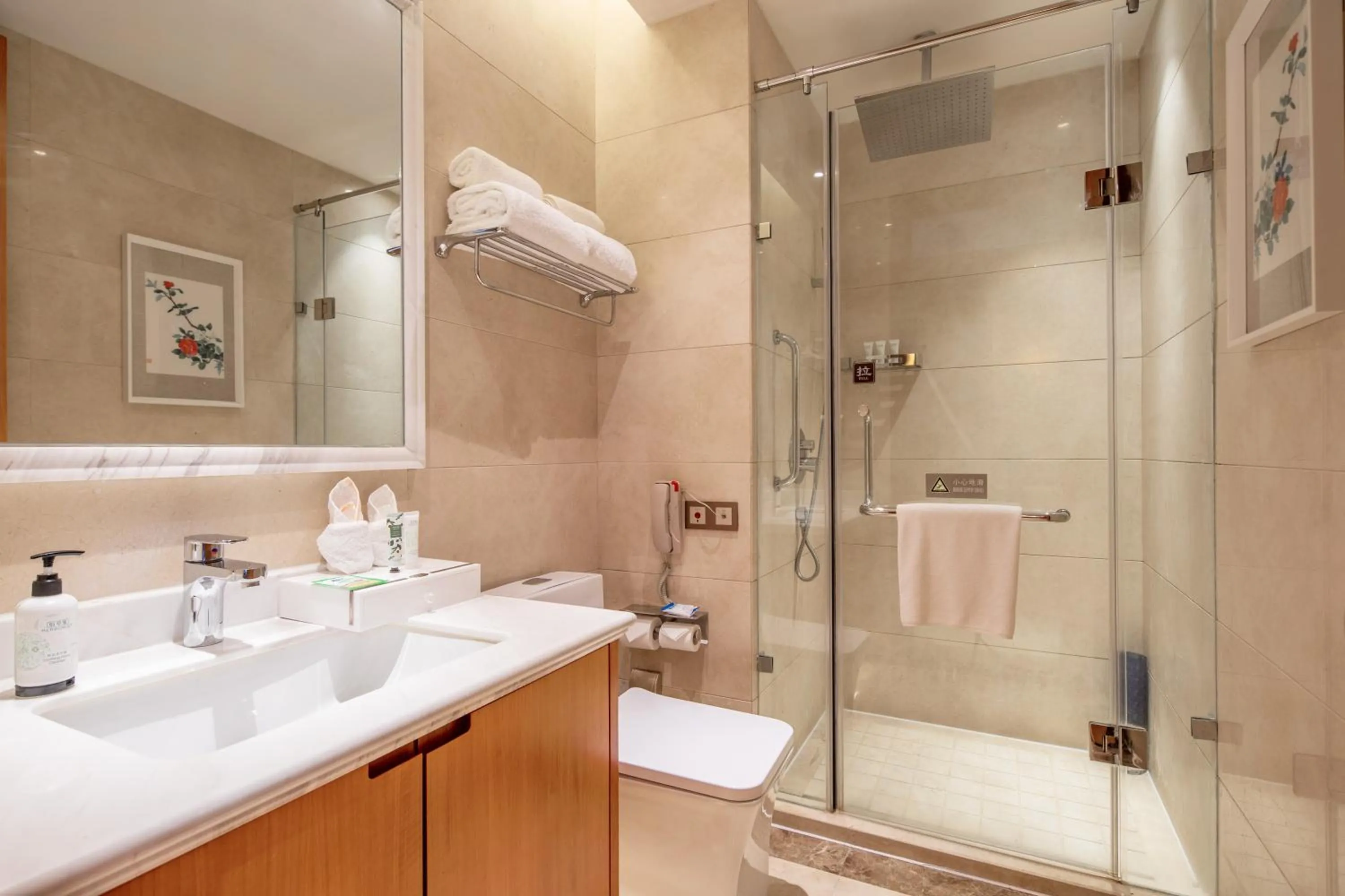 Shower in Metropolo Jinjiang Yongqing Daxing International Airport Hotel