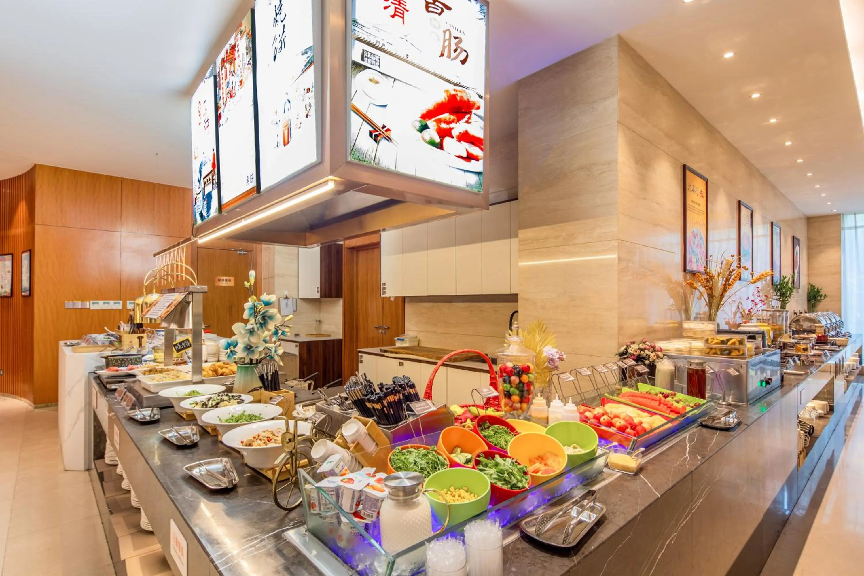 Buffet breakfast in Metropolo Jinjiang Yongqing Daxing International Airport Hotel