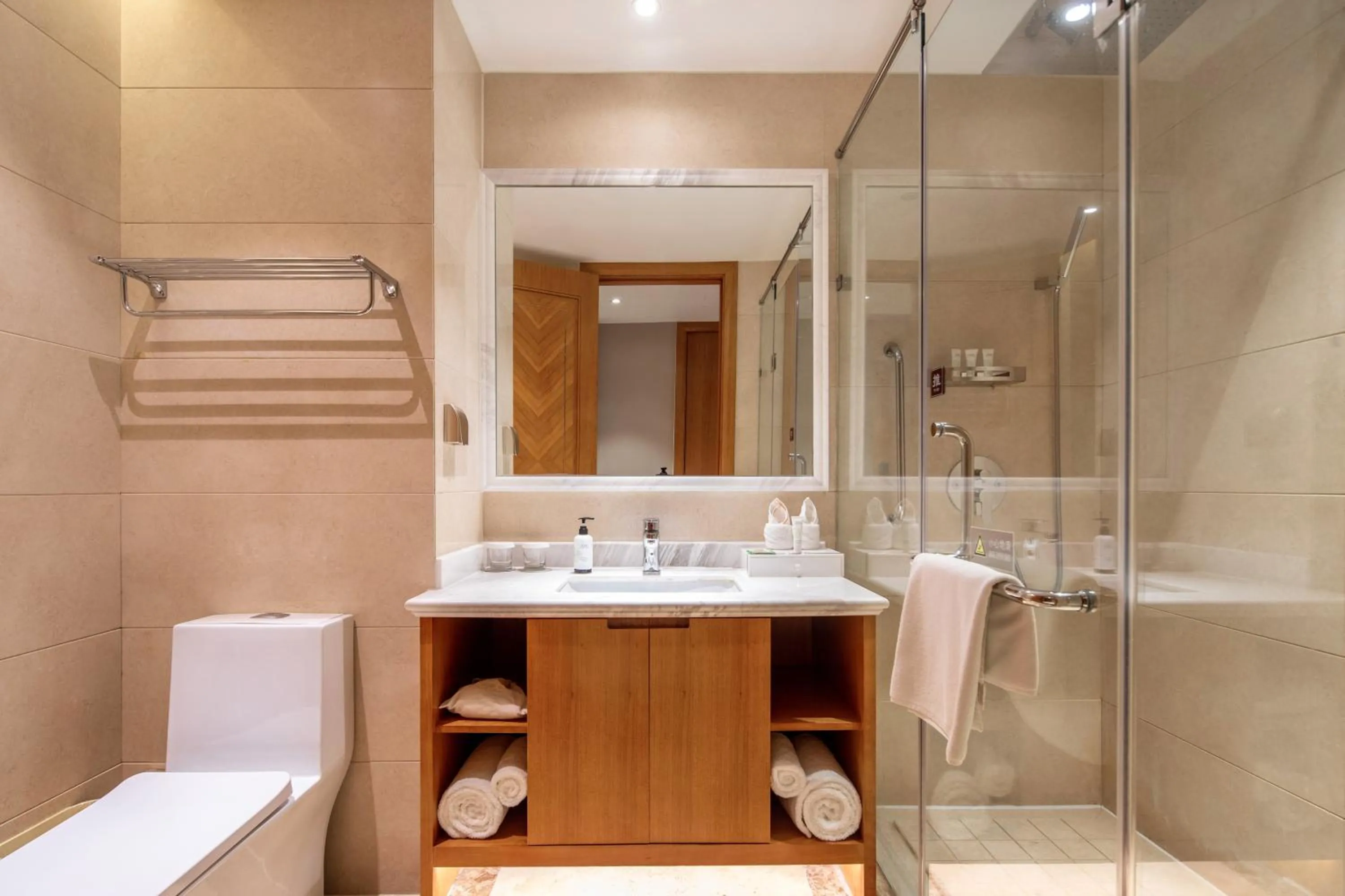 Shower in Metropolo Jinjiang Yongqing Daxing International Airport Hotel