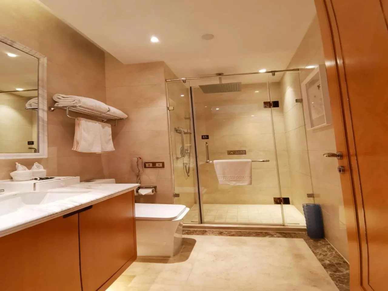 Shower in Metropolo Jinjiang Yongqing Daxing International Airport Hotel