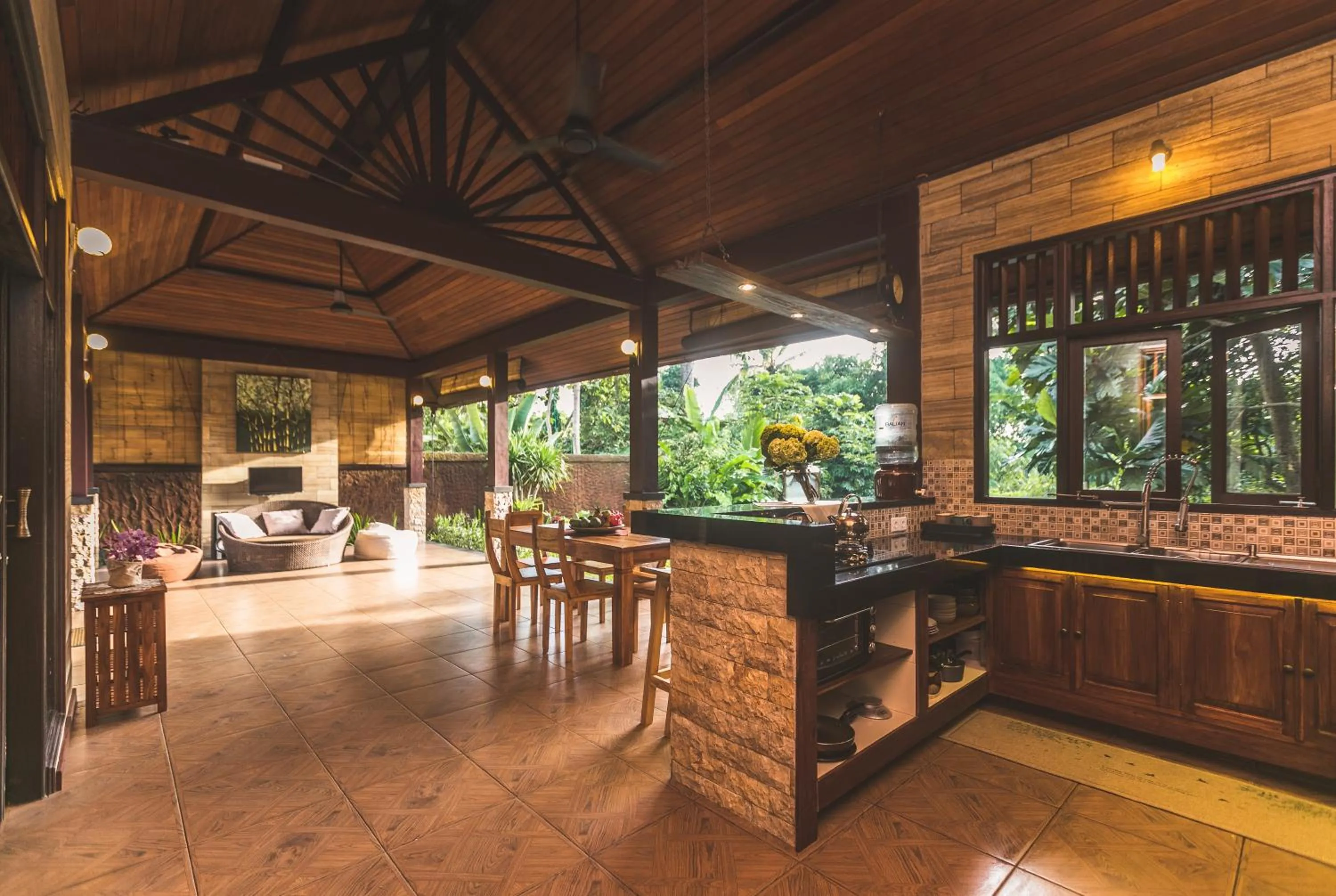 Kitchen or kitchenette in A Priori Villa Ubud