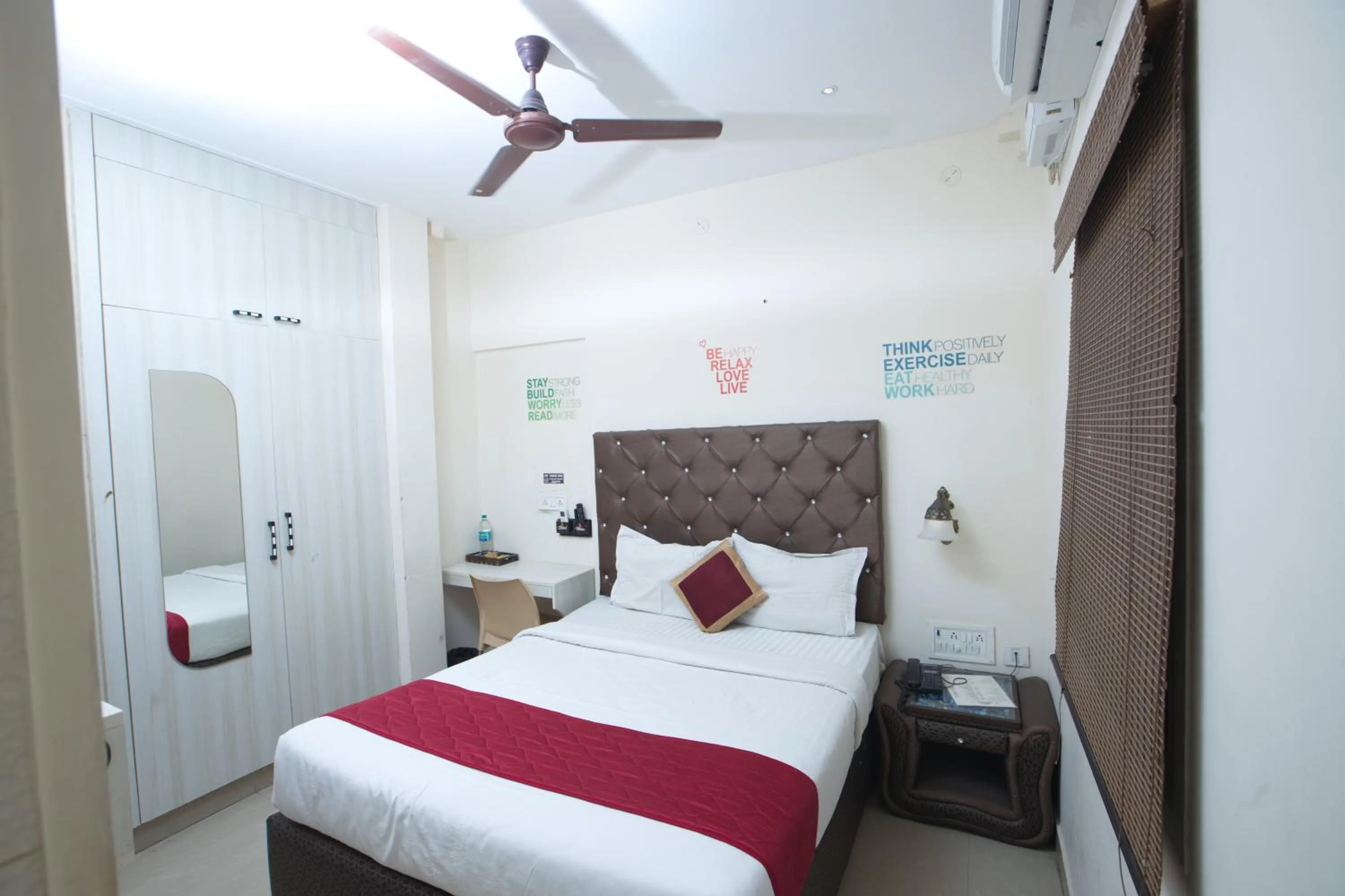 Bed in Zingle Stay Airport Hotel