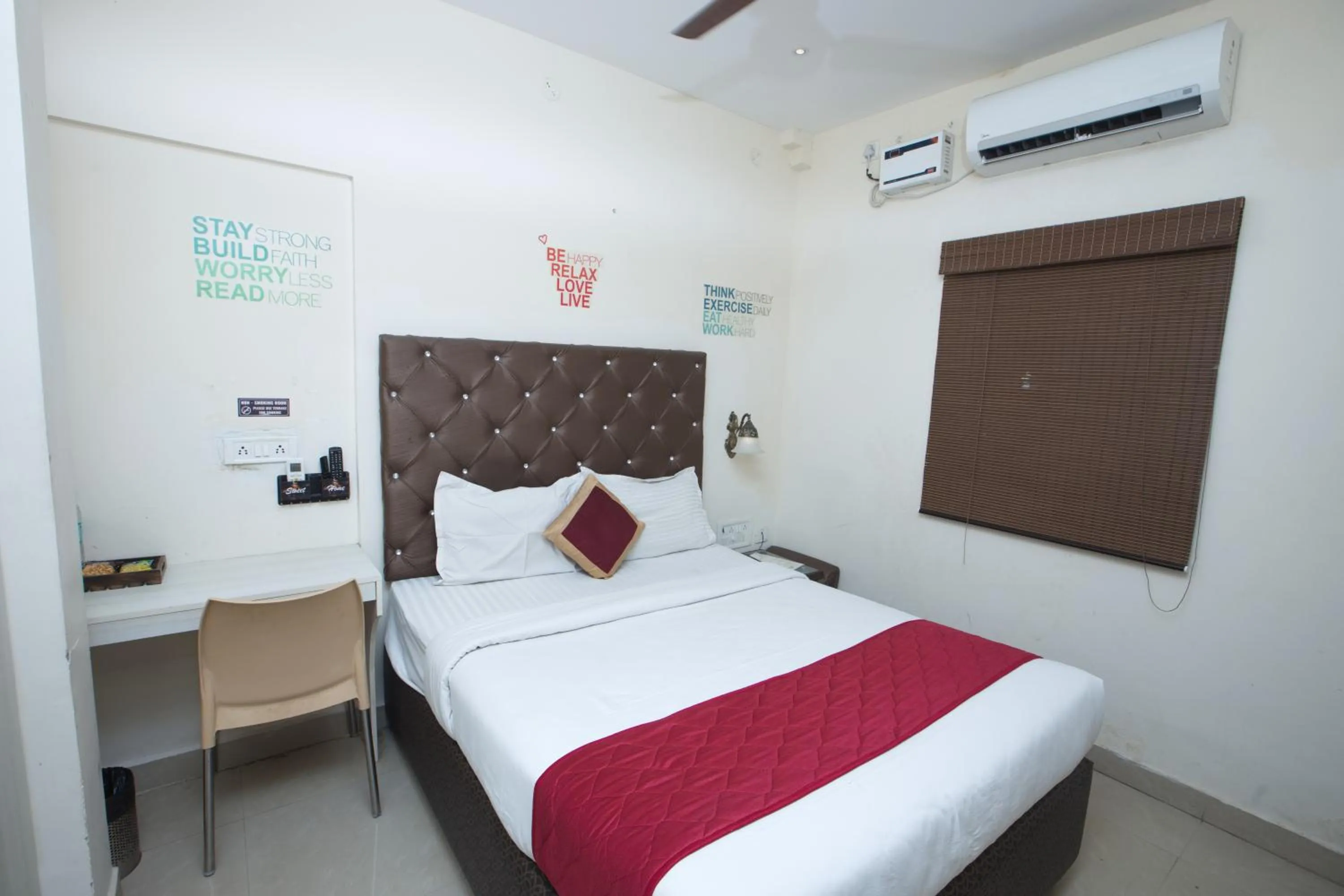 Bed in Zingle Stay Airport Hotel