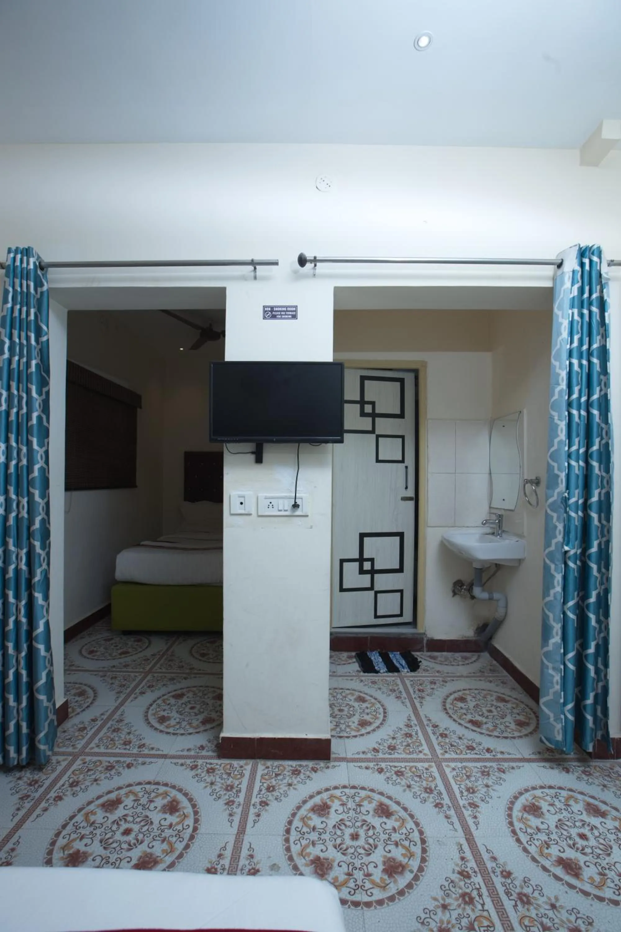 Bedroom in Zingle Stay Airport Hotel