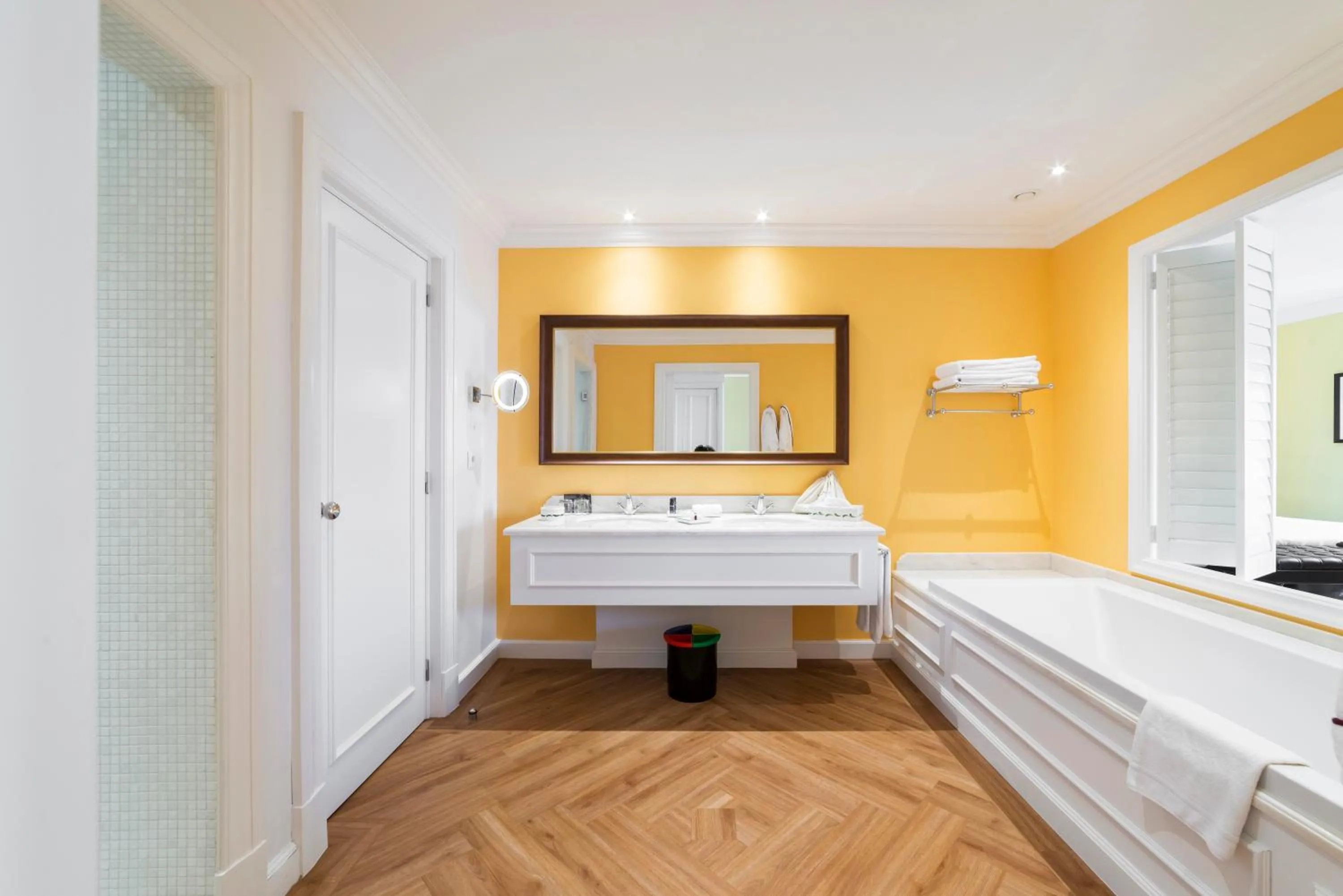 Shower, Bed in The Yeatman