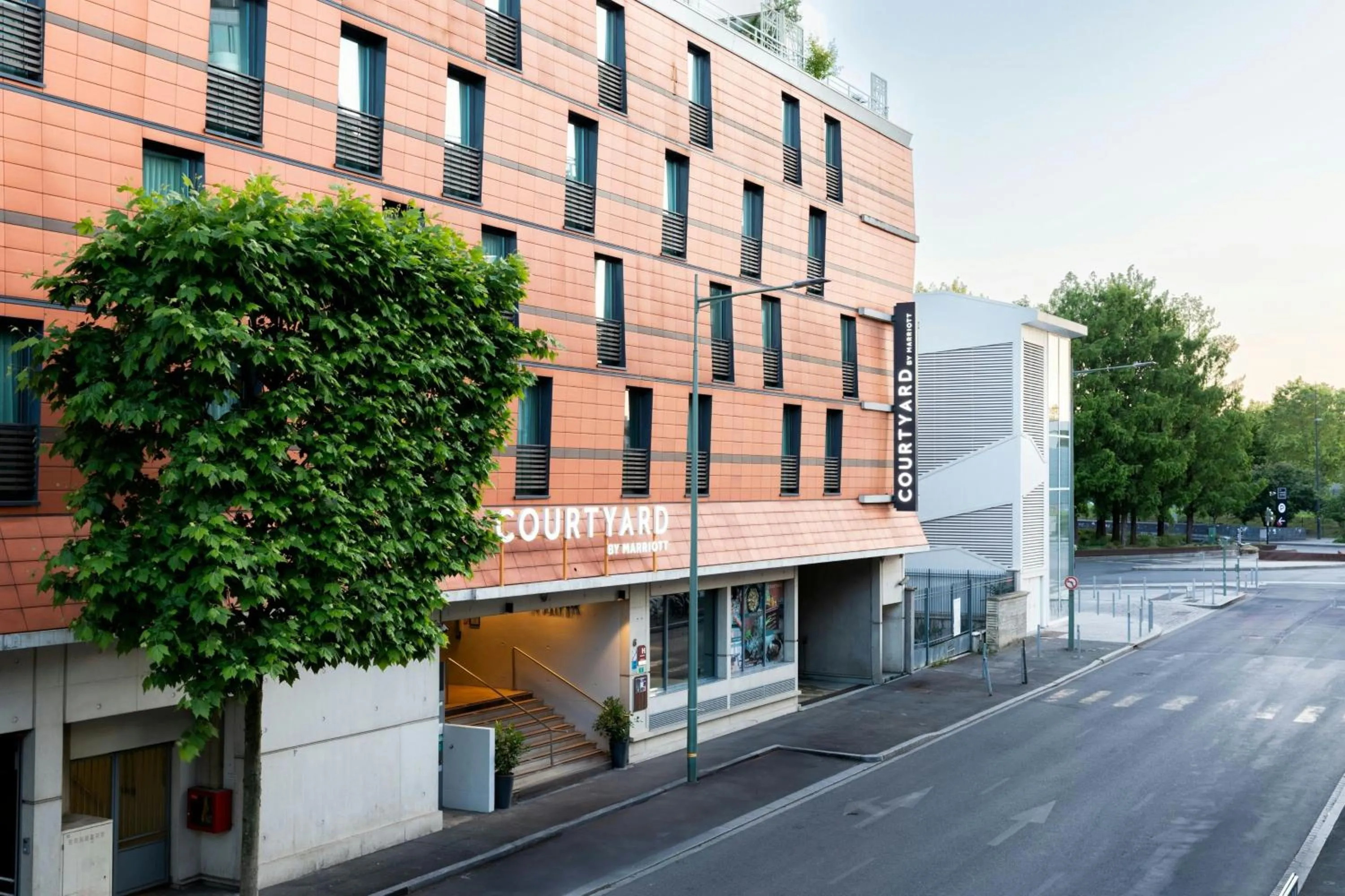 Property building in Courtyard by Marriott Paris Arcueil