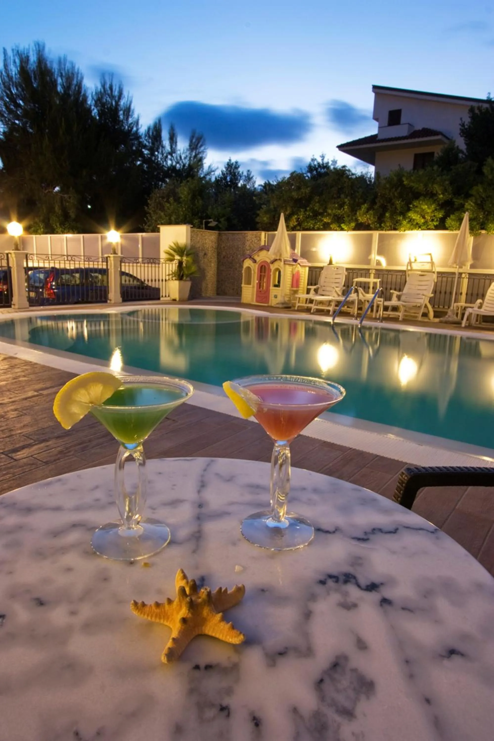 Swimming pool in Hotel Mocambo piscina, spiaggia e biciclette