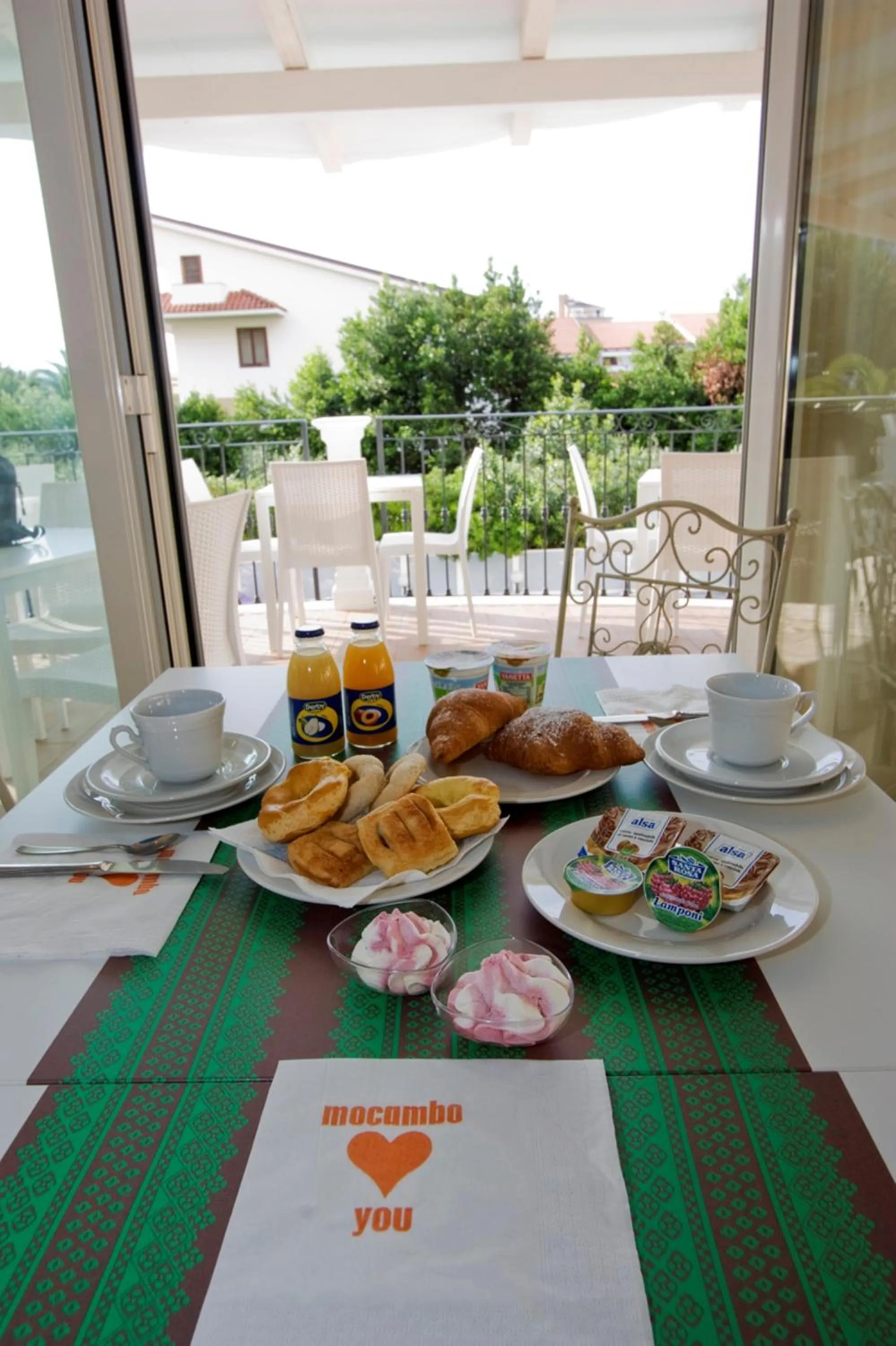 Balcony/Terrace in Hotel Mocambo piscina, spiaggia e biciclette