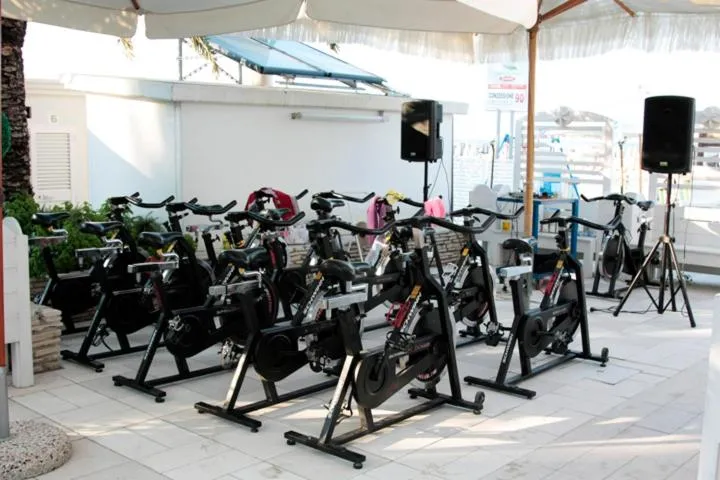 Fitness centre/facilities in Hotel Mocambo piscina, spiaggia e biciclette