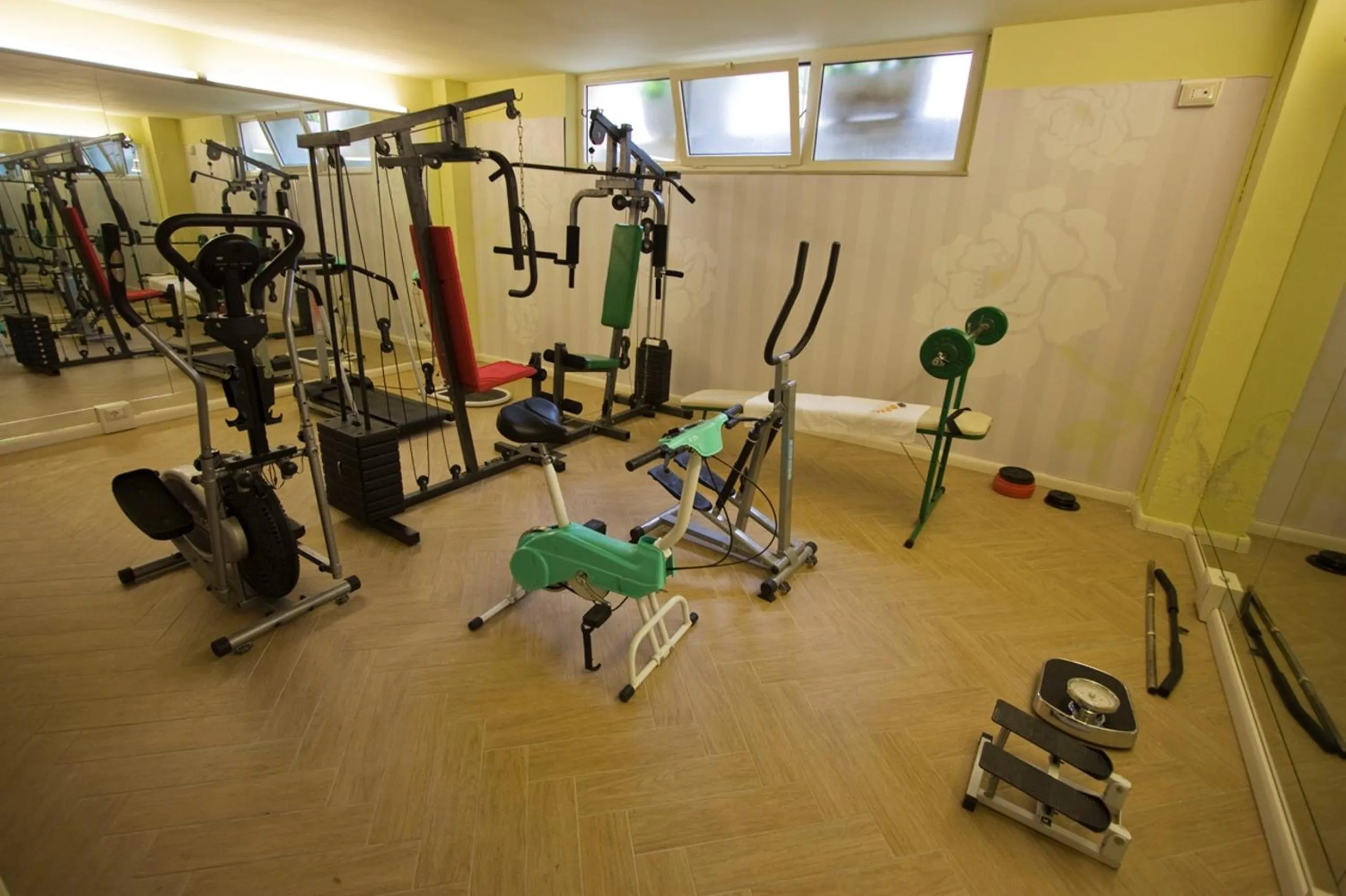 Fitness centre/facilities in Hotel Mocambo piscina, spiaggia e biciclette