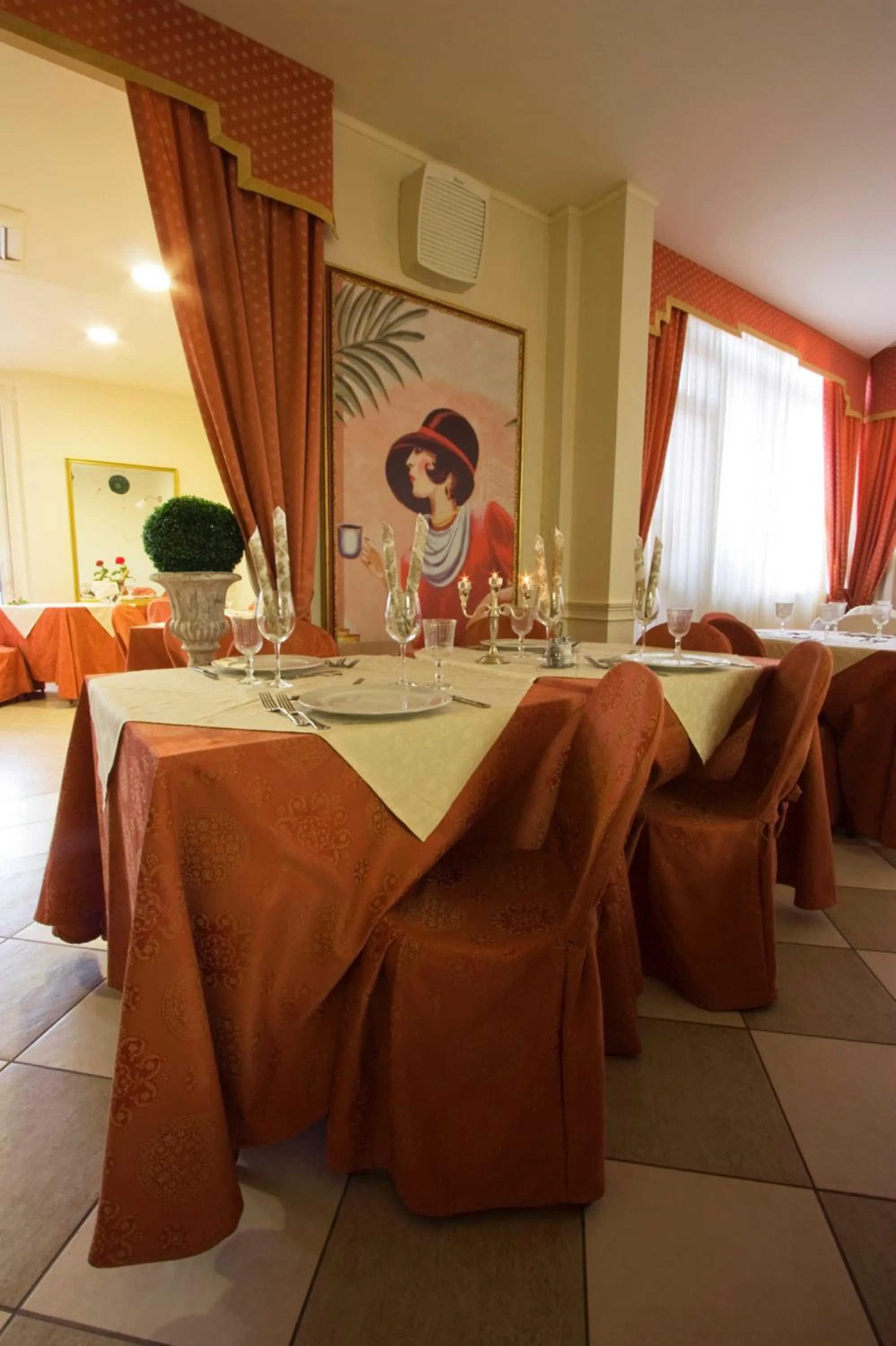 Restaurant/places to eat in Hotel Mocambo piscina, spiaggia e biciclette