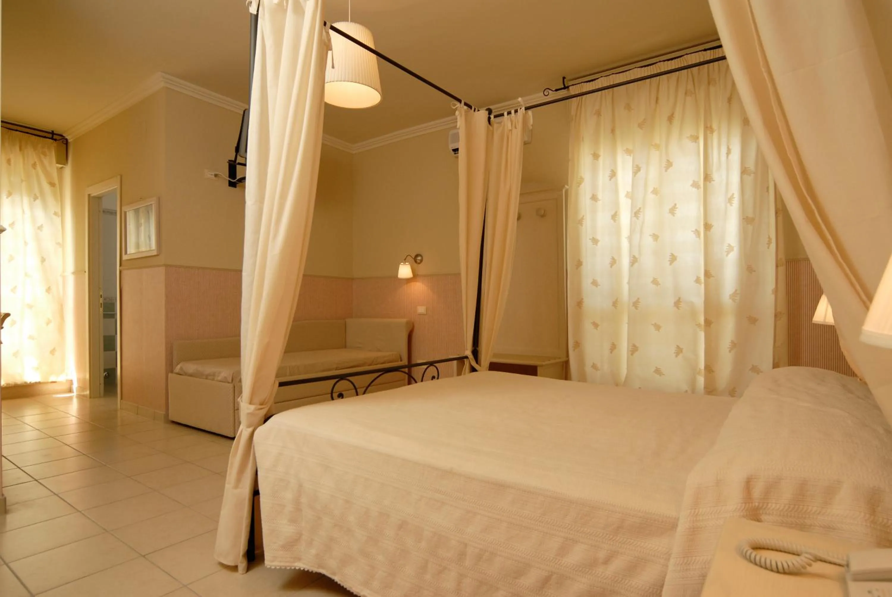 Bed in Hotel Mocambo piscina, spiaggia e biciclette