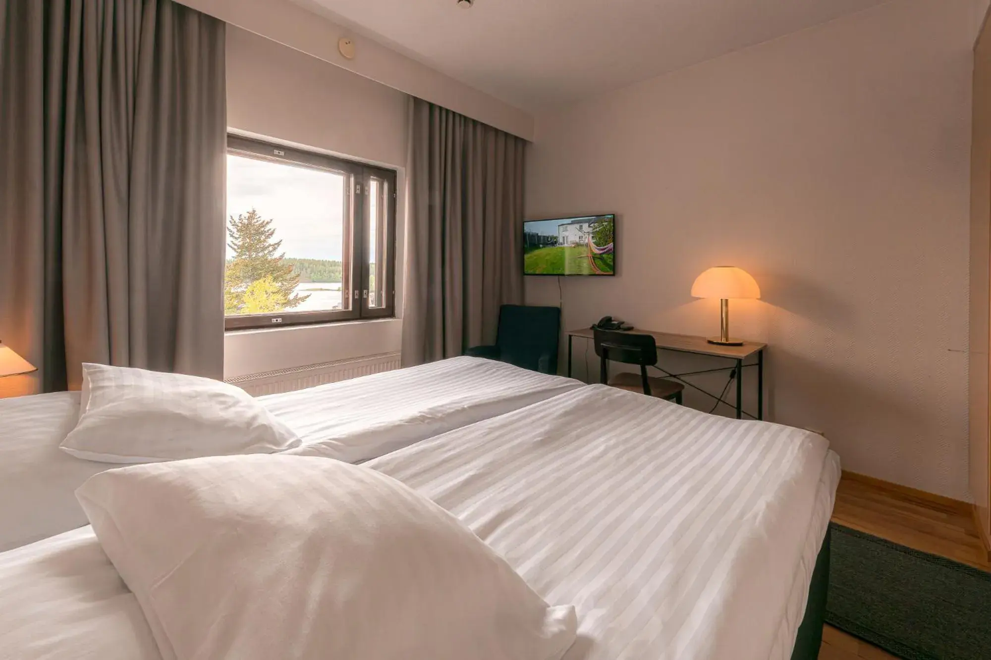 Twin Room in Summer Hotel Tott Twin Room in Summer Hotel Tott