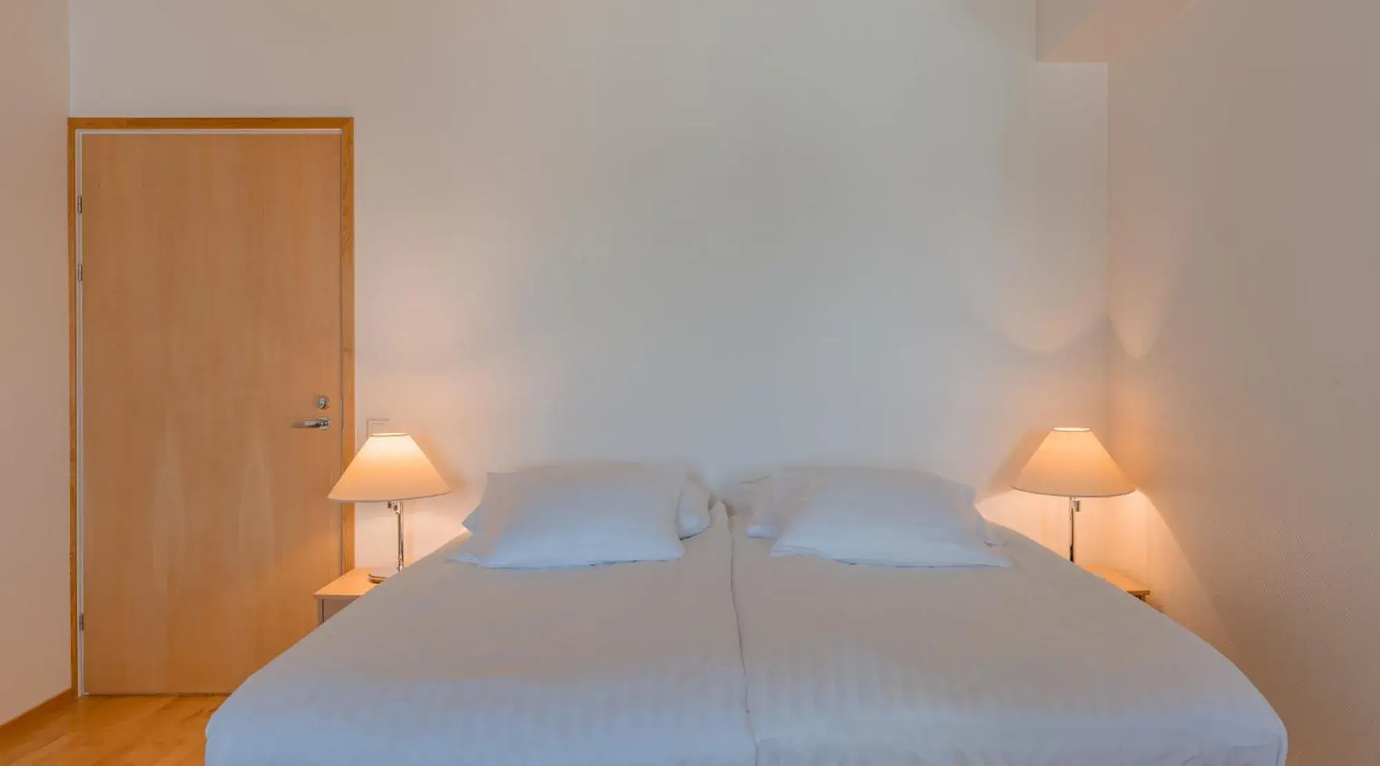 Twin Room in Summer Hotel Tott Twin Room in Summer Hotel Tott