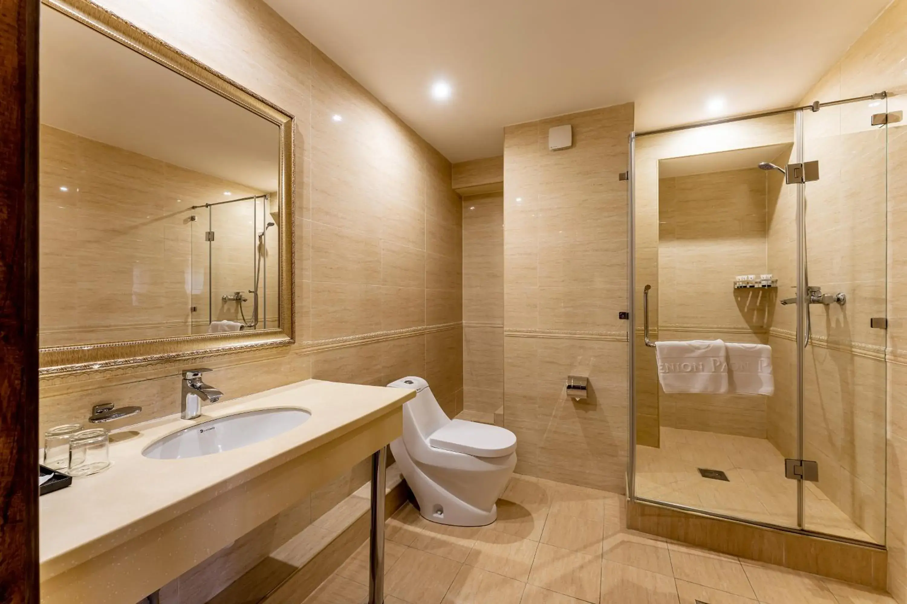 Deluxe Twin Room in Renion Park Hotel Deluxe Twin Room in Renion Park Hotel