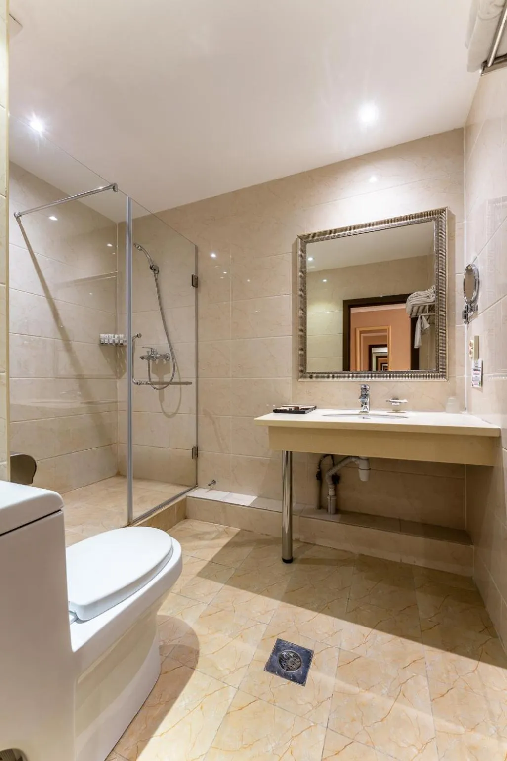 Bathroom in Renion Park Hotel