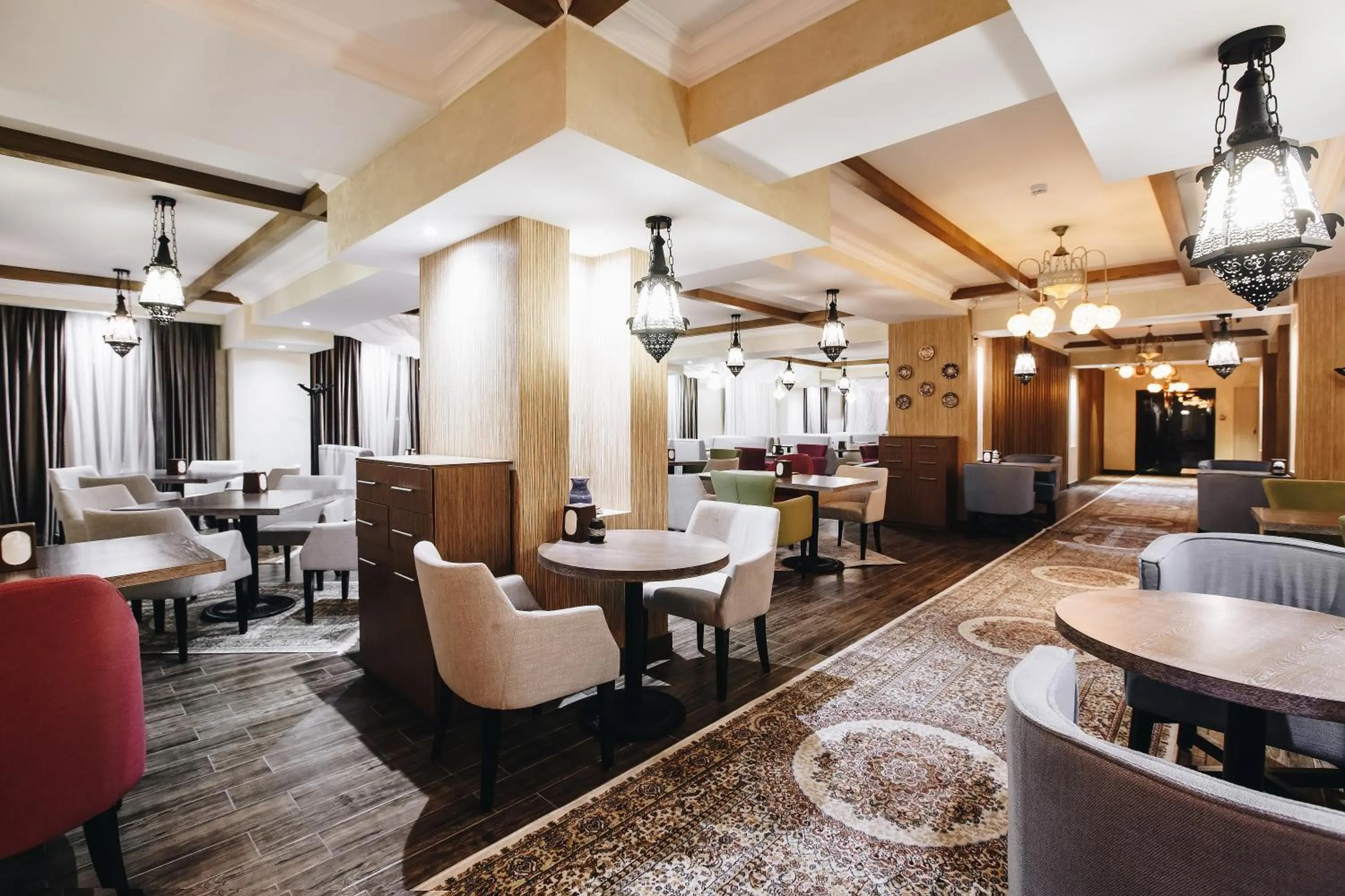 Restaurant/places to eat in Renion Park Hotel