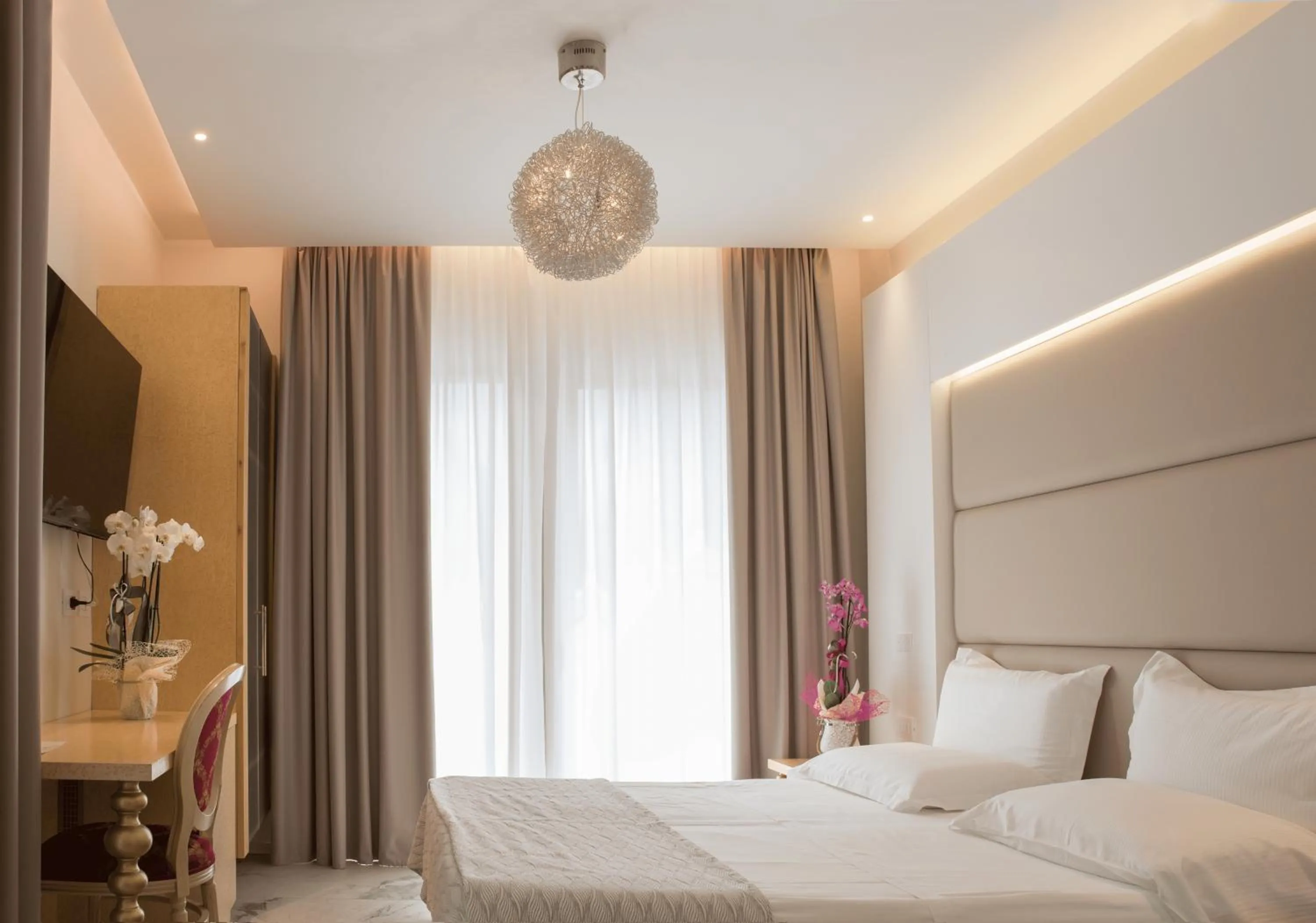 Bedroom, Bed in Hotel Ambassador