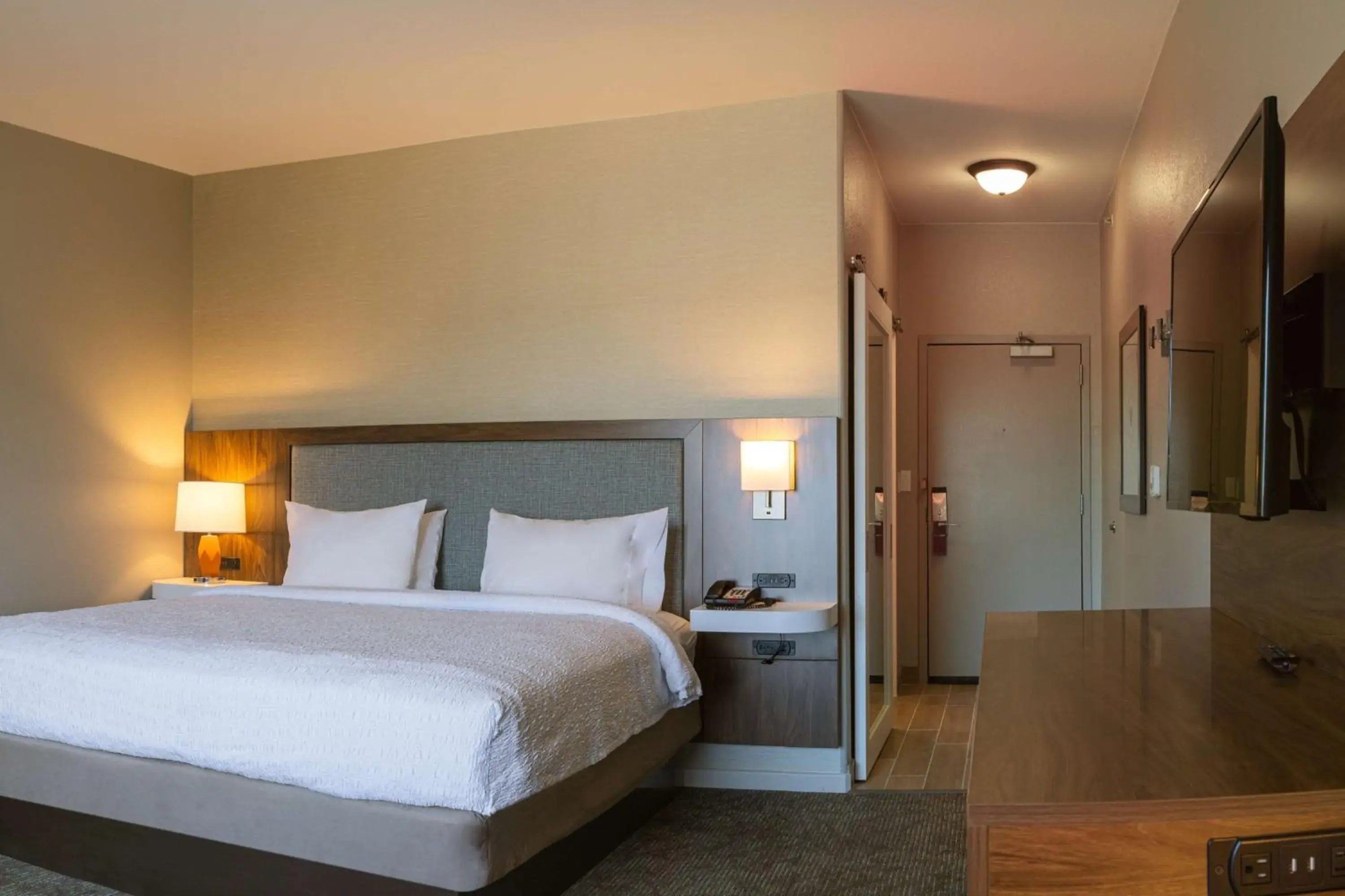 King Study Room with Sofa Bed - Non-Smoking in Hampton Inn & Suites Boerne King Study Room with Sofa Bed - Non-Smoking in Hampton Inn & Suites Boerne