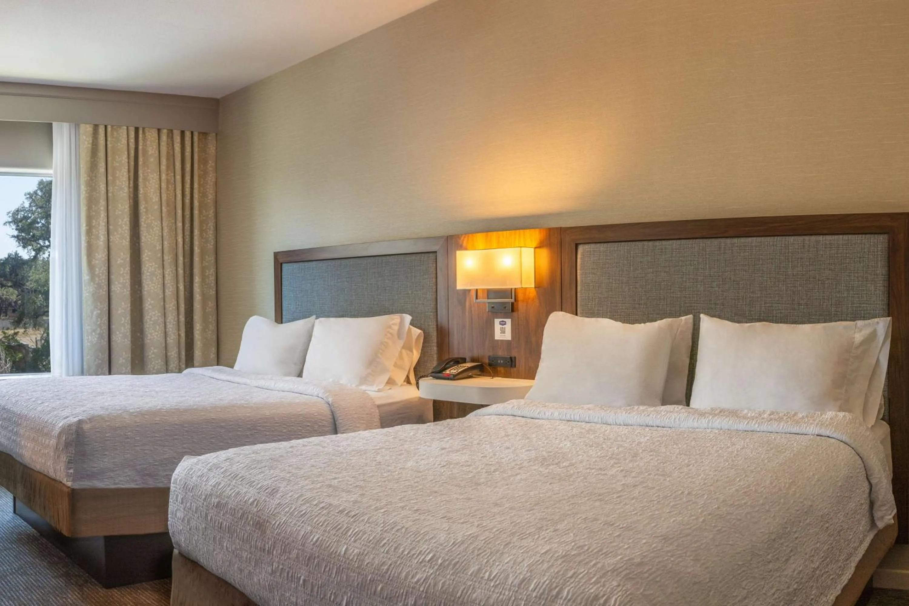 Bed in Hampton Inn & Suites Boerne