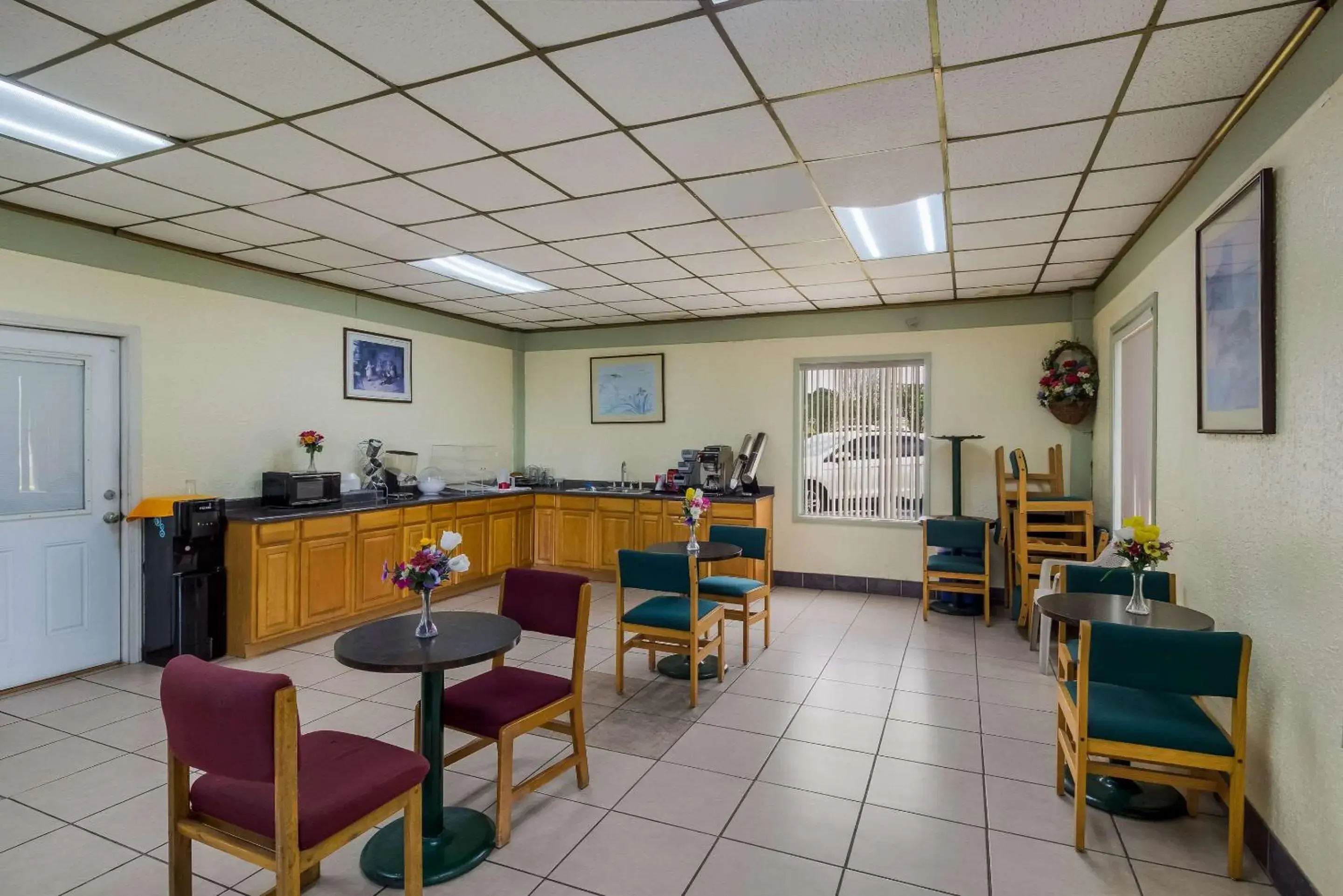 Breakfast in Rodeway Inn Conference Center Breakfast in Rodeway Inn Conference Center