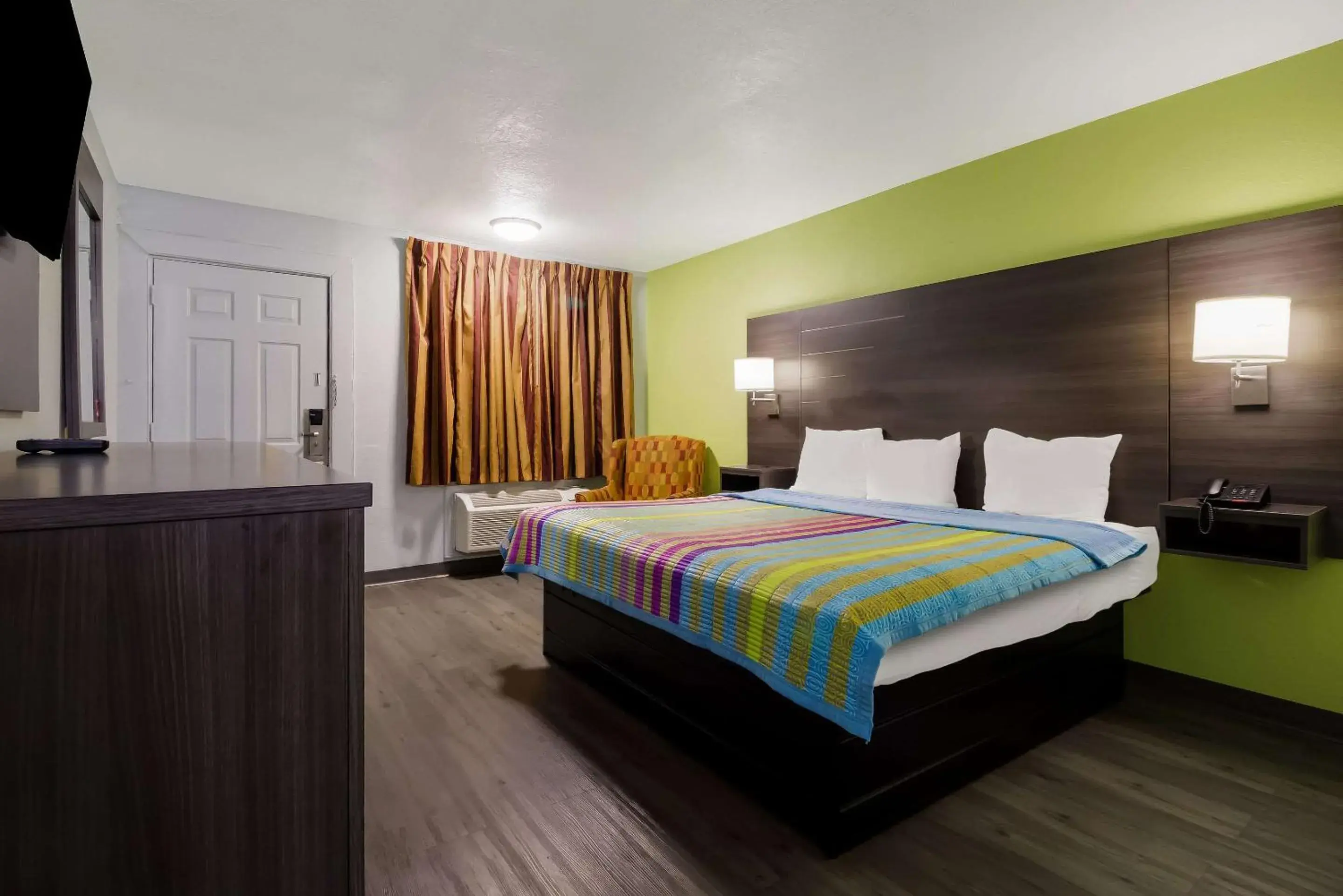 Bedroom, Bed in Rodeway Inn Conference Center Bedroom, Bed in Rodeway Inn Conference Center