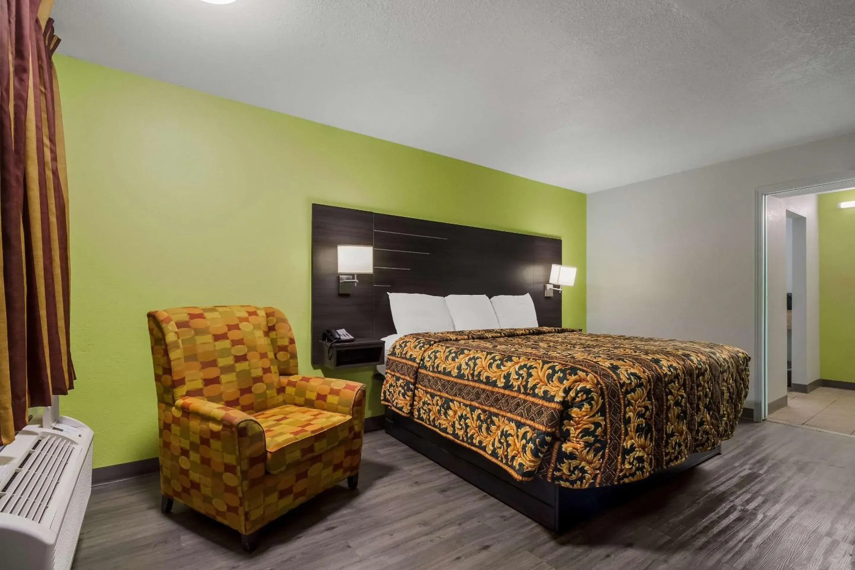 Bedroom, Bed in Rodeway Inn Conference Center Bedroom, Bed in Rodeway Inn Conference Center