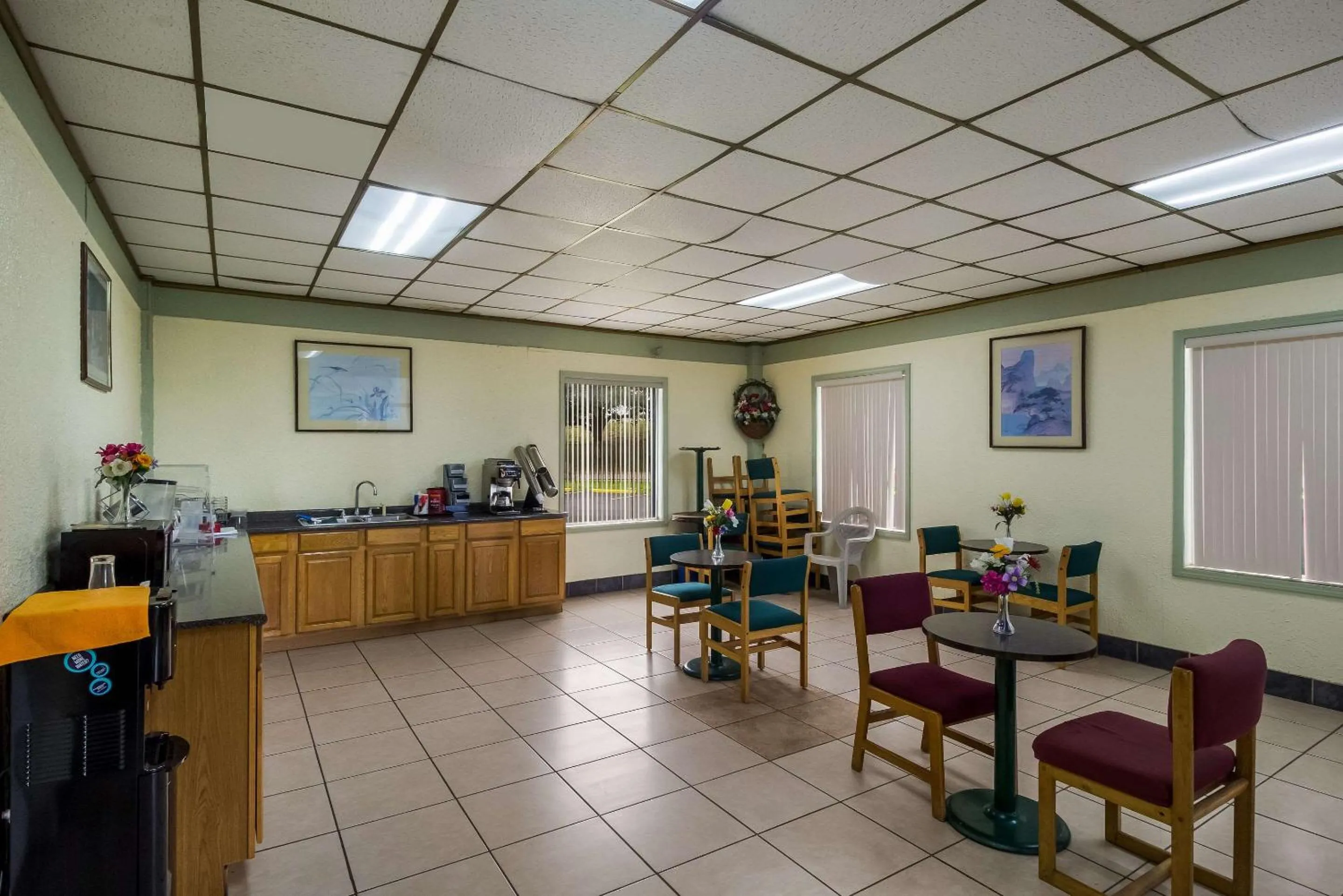 Breakfast in Rodeway Inn Conference Center