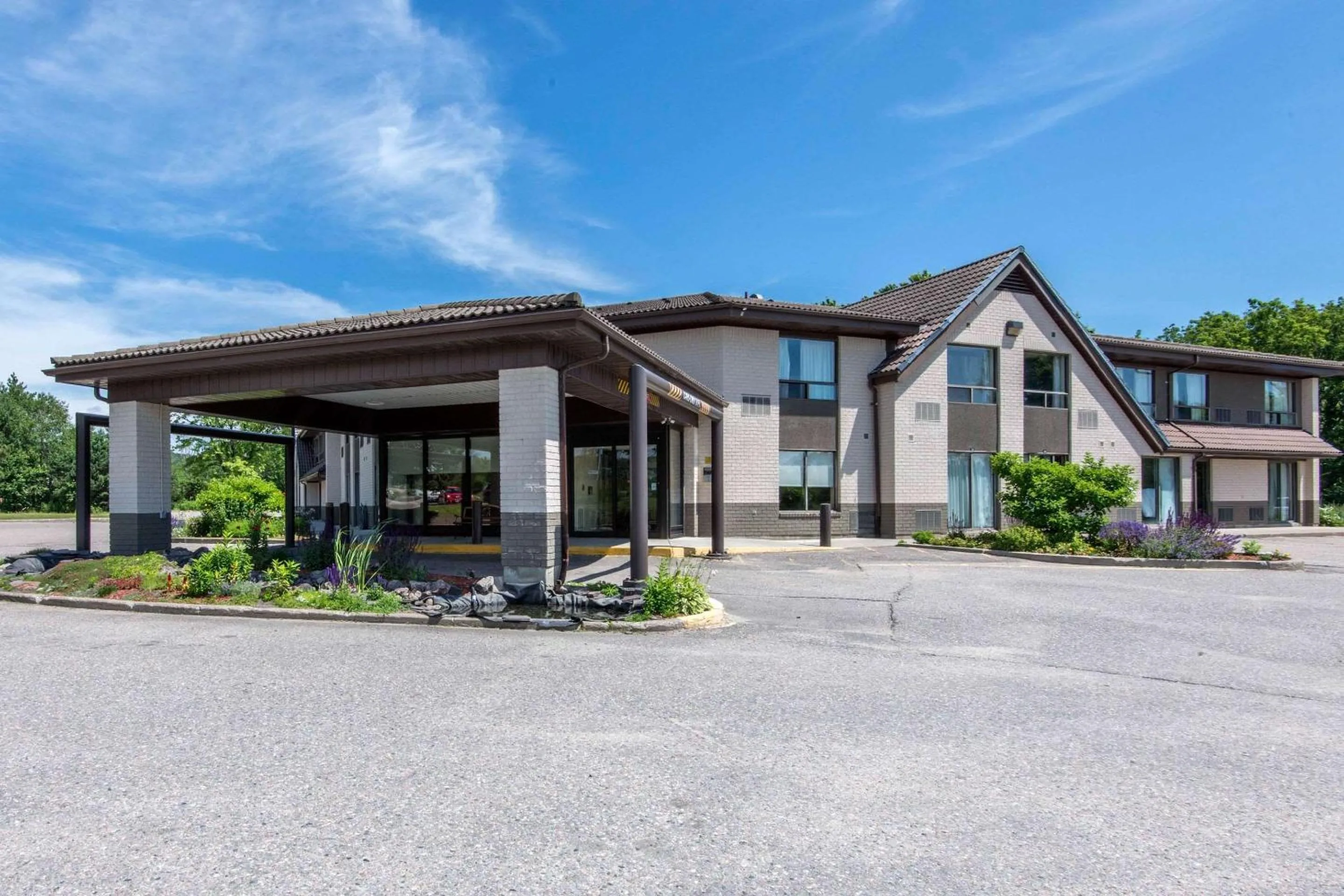 Property building in Comfort Inn