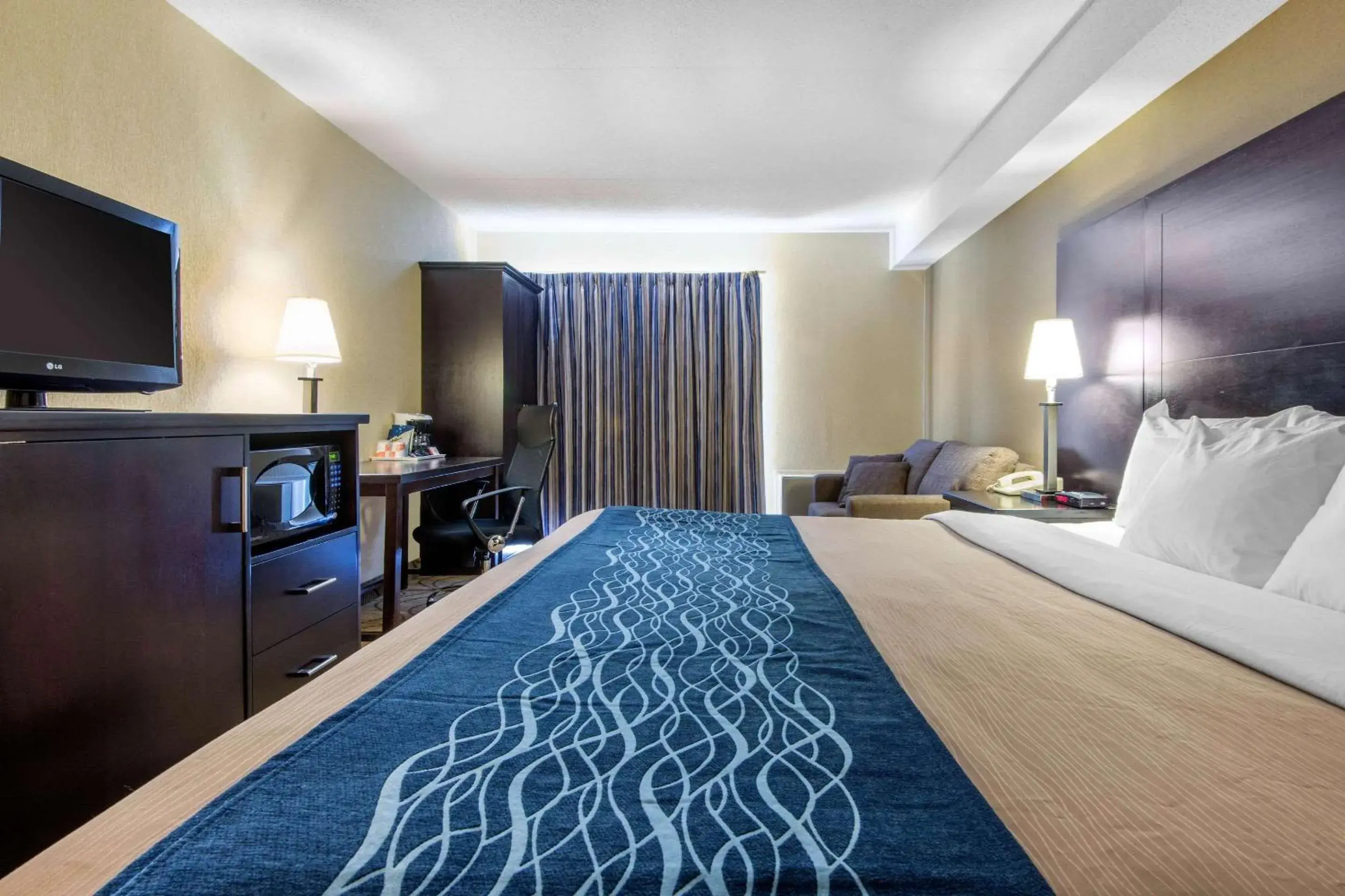 Photo of the whole room, Bed in Comfort Inn Photo of the whole room, Bed in Comfort Inn