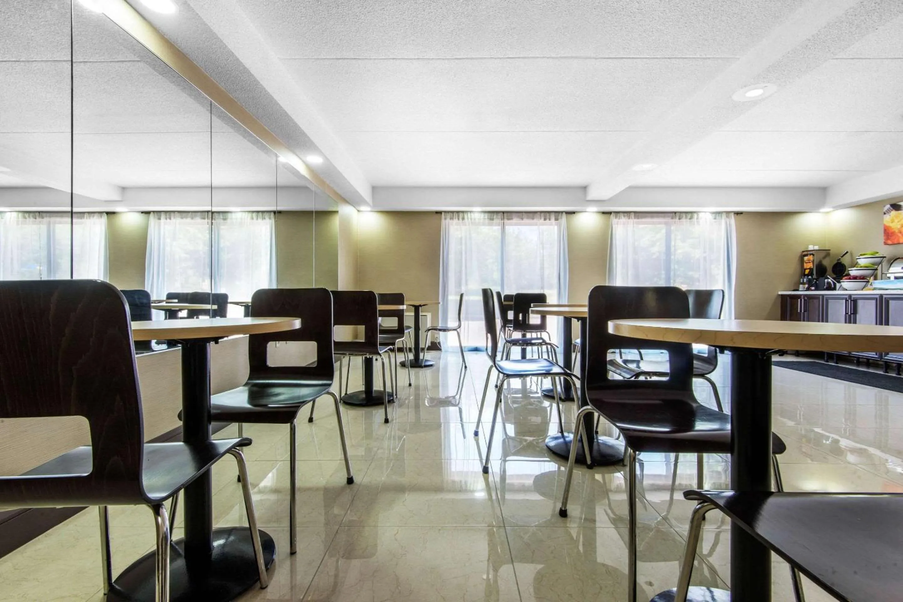 Restaurant/places to eat in Comfort Inn