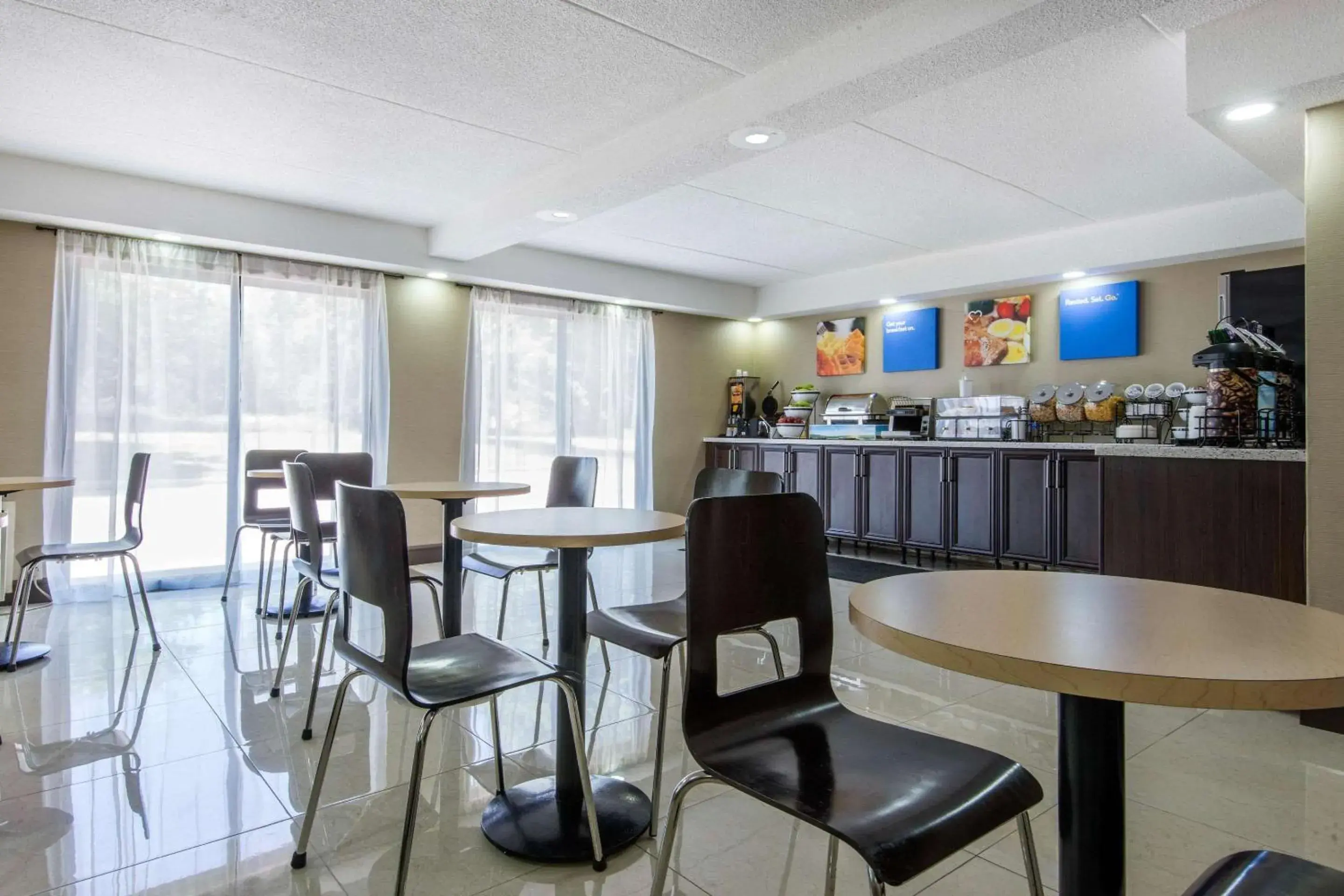 Restaurant/places to eat in Comfort Inn Restaurant/places to eat in Comfort Inn