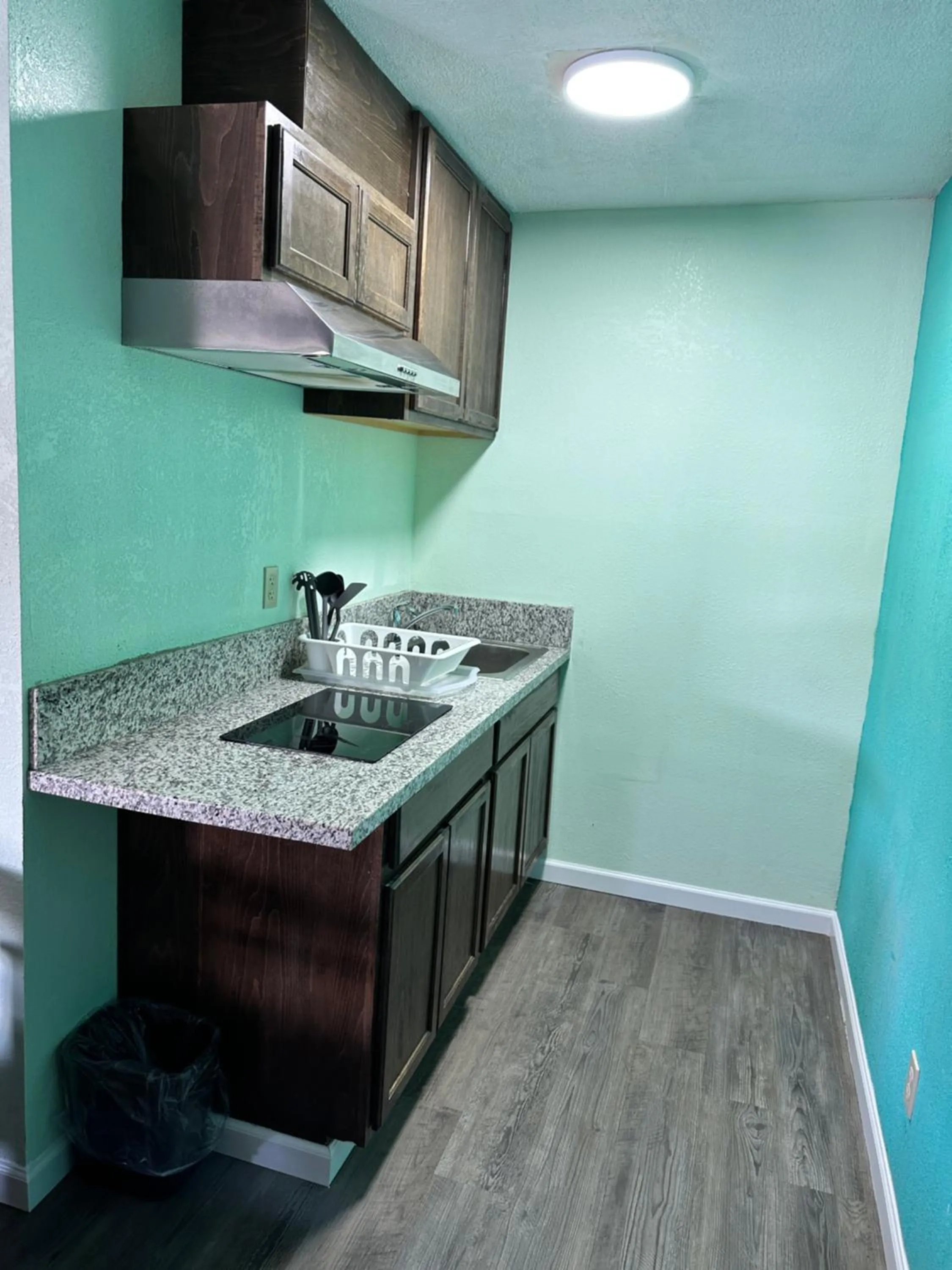 Kitchen or kitchenette in Super 8 by Wyndham Yreka