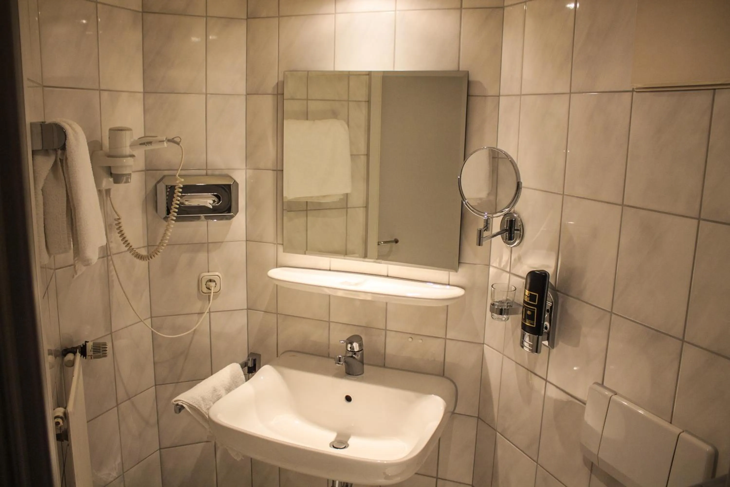 Bathroom in Hotel zur Altstadt