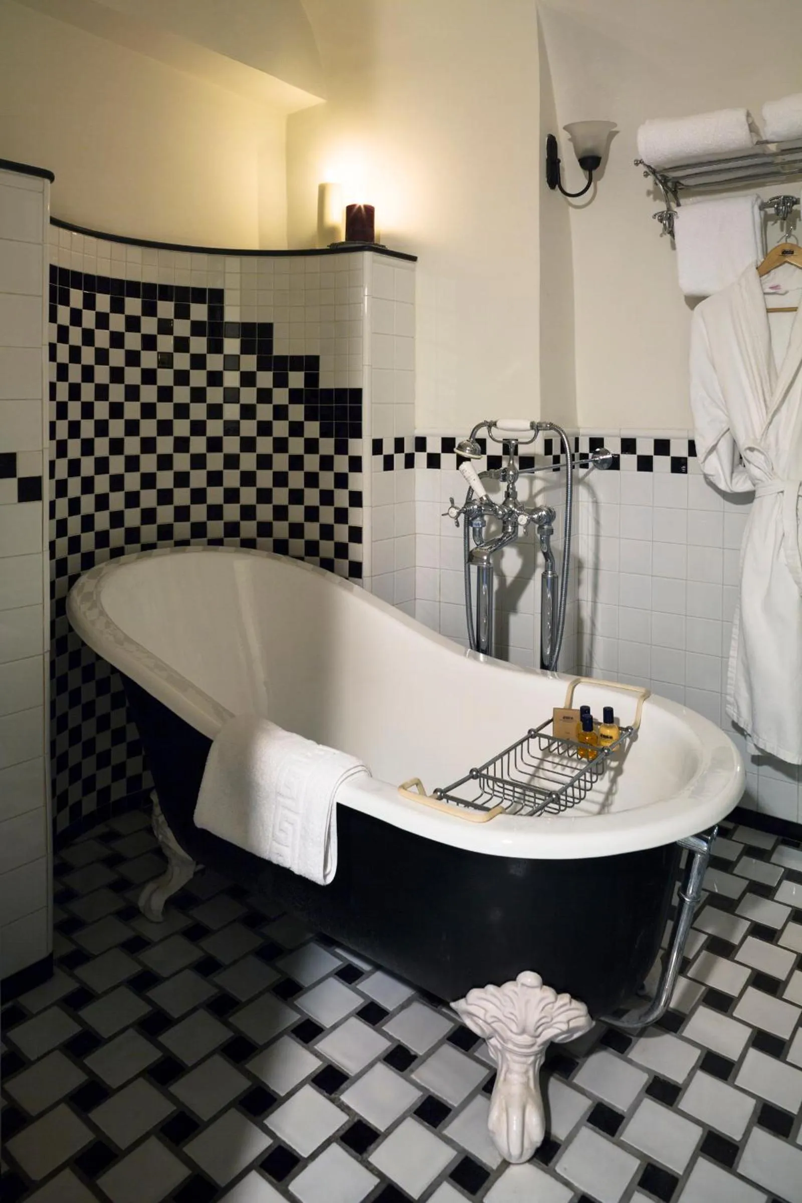 Shower in The American Colony Hotel - Small Luxury Hotels of the World