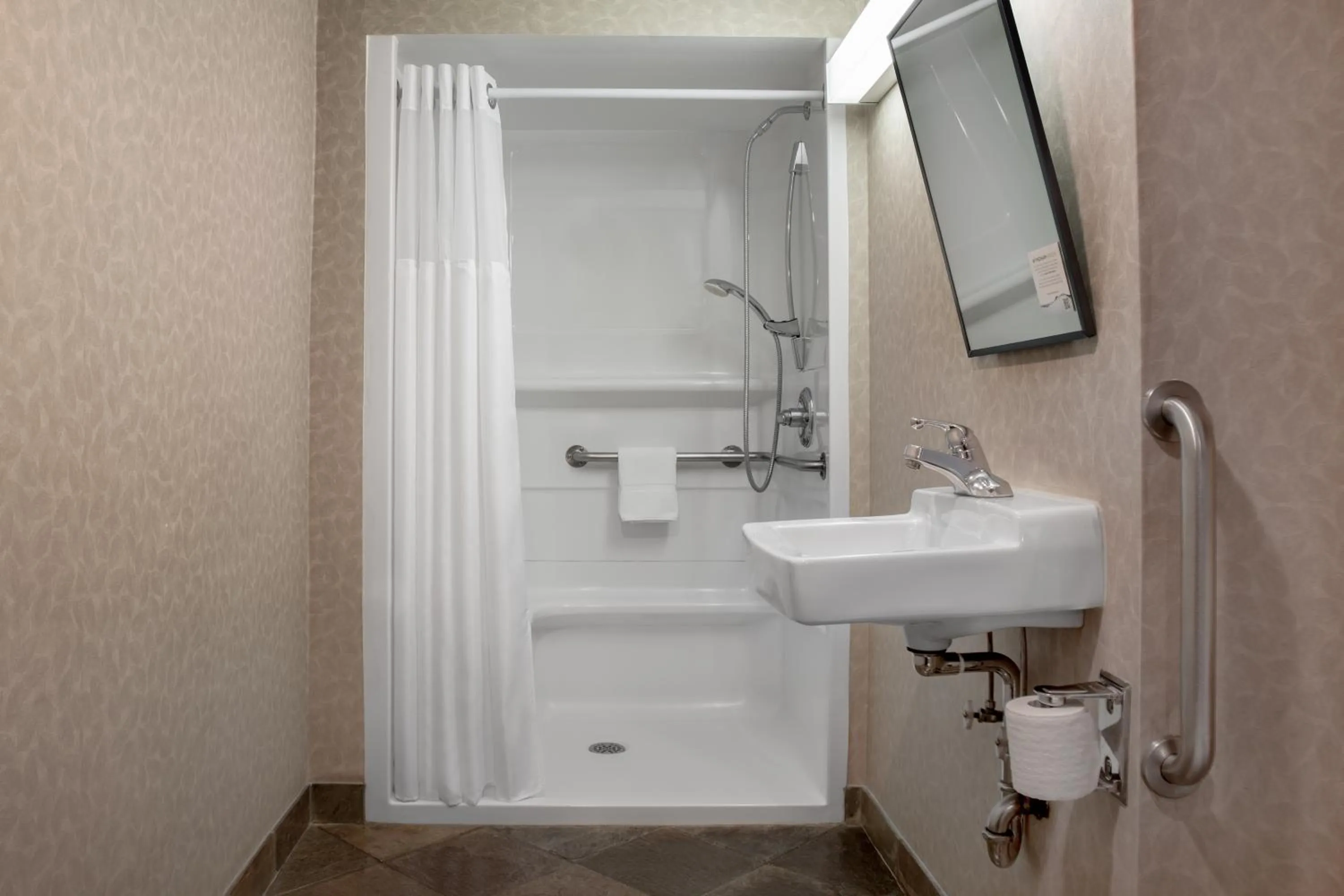 Bathroom in Ramada Plaza by Wyndham Calgary Downtown