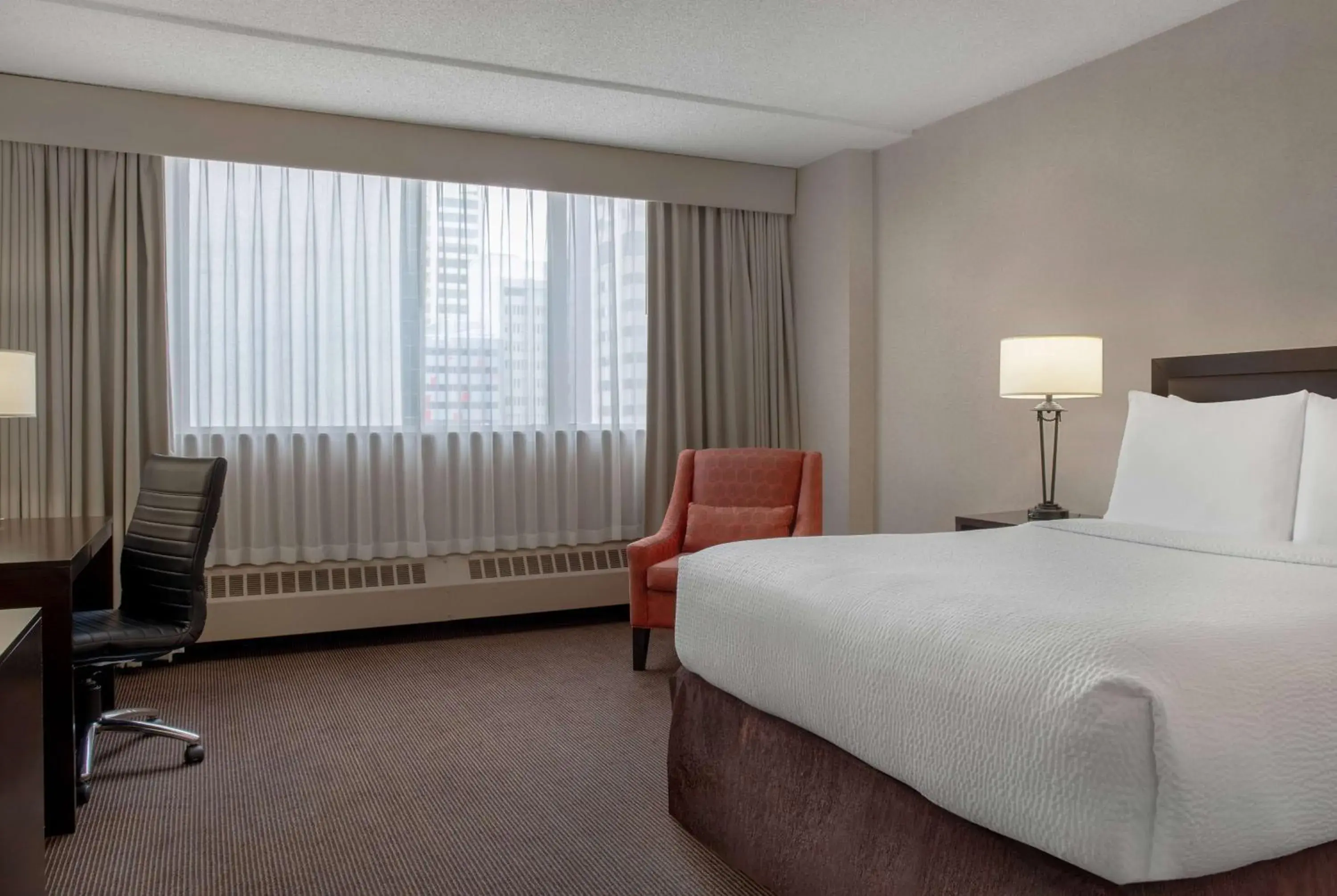 Photo of the whole room, Bed in Ramada Plaza by Wyndham Calgary Downtown Photo of the whole room, Bed in Ramada Plaza by Wyndham Calgary Downtown
