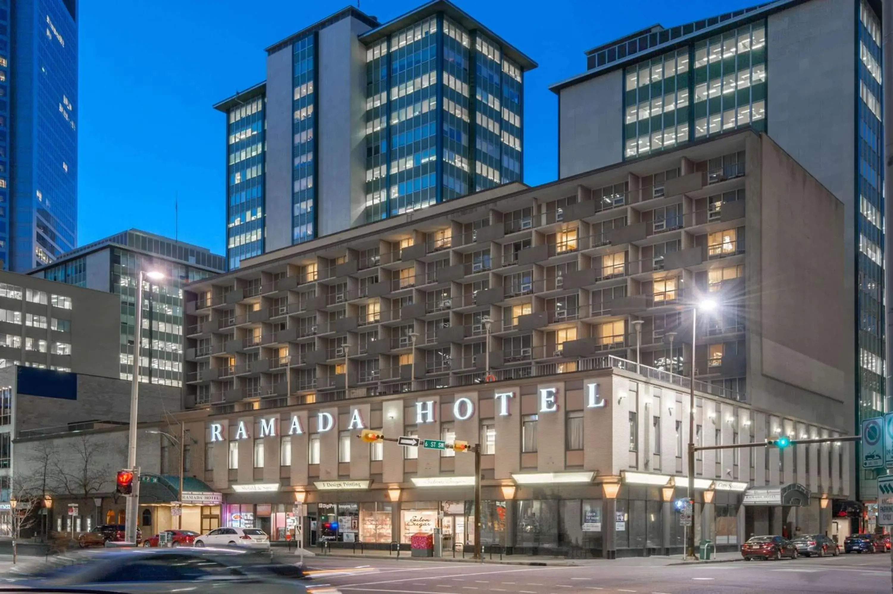 Property building in Ramada Plaza by Wyndham Calgary Downtown Property building in Ramada Plaza by Wyndham Calgary Downtown