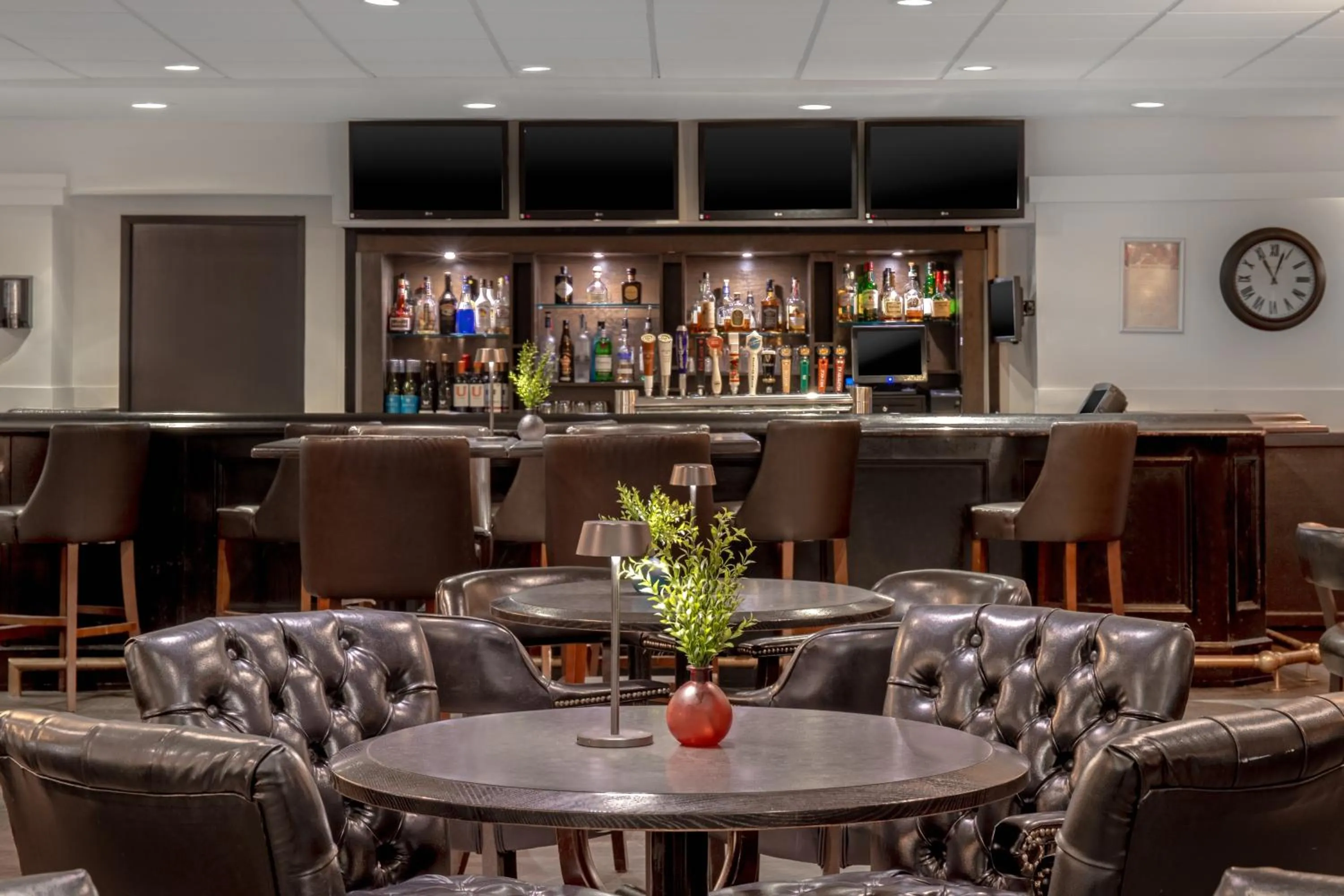 Restaurant/places to eat in Ramada Plaza by Wyndham Calgary Downtown