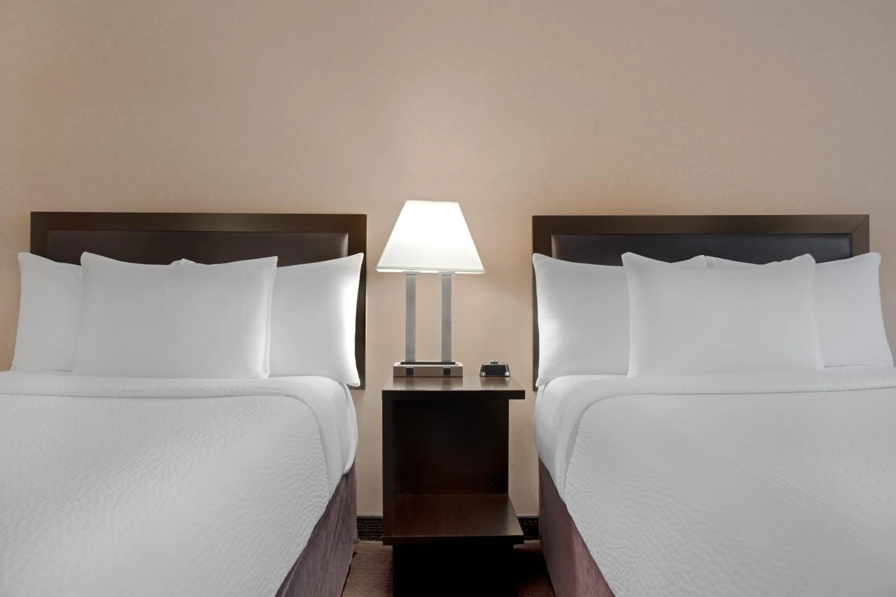 Bedroom, Bed in Ramada Plaza by Wyndham Calgary Downtown