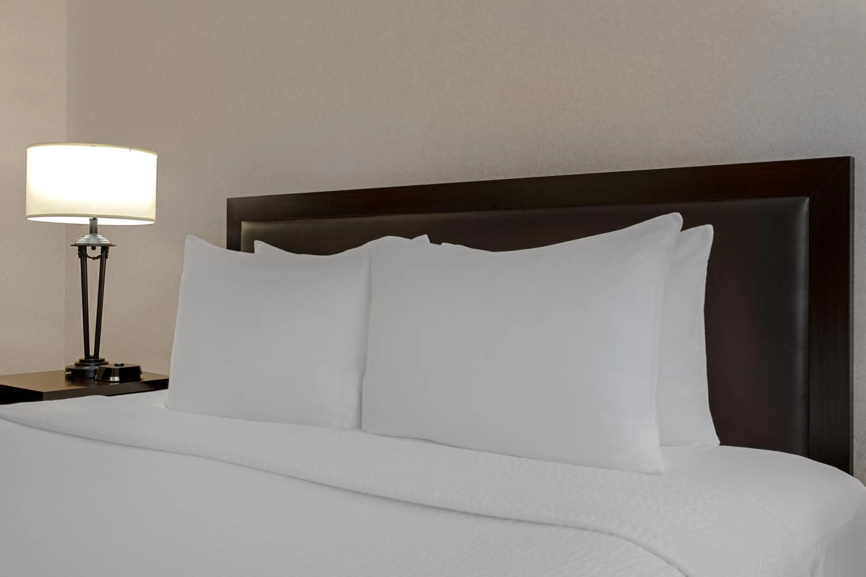 Bed in Ramada Plaza by Wyndham Calgary Downtown