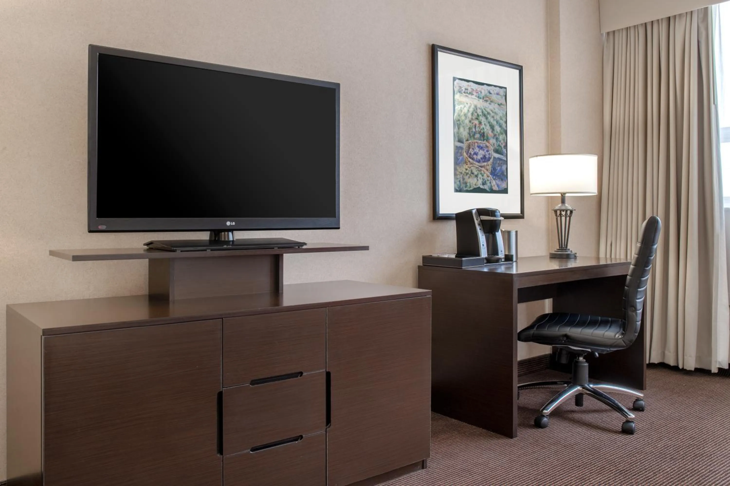 Bedroom in Ramada Plaza by Wyndham Calgary Downtown