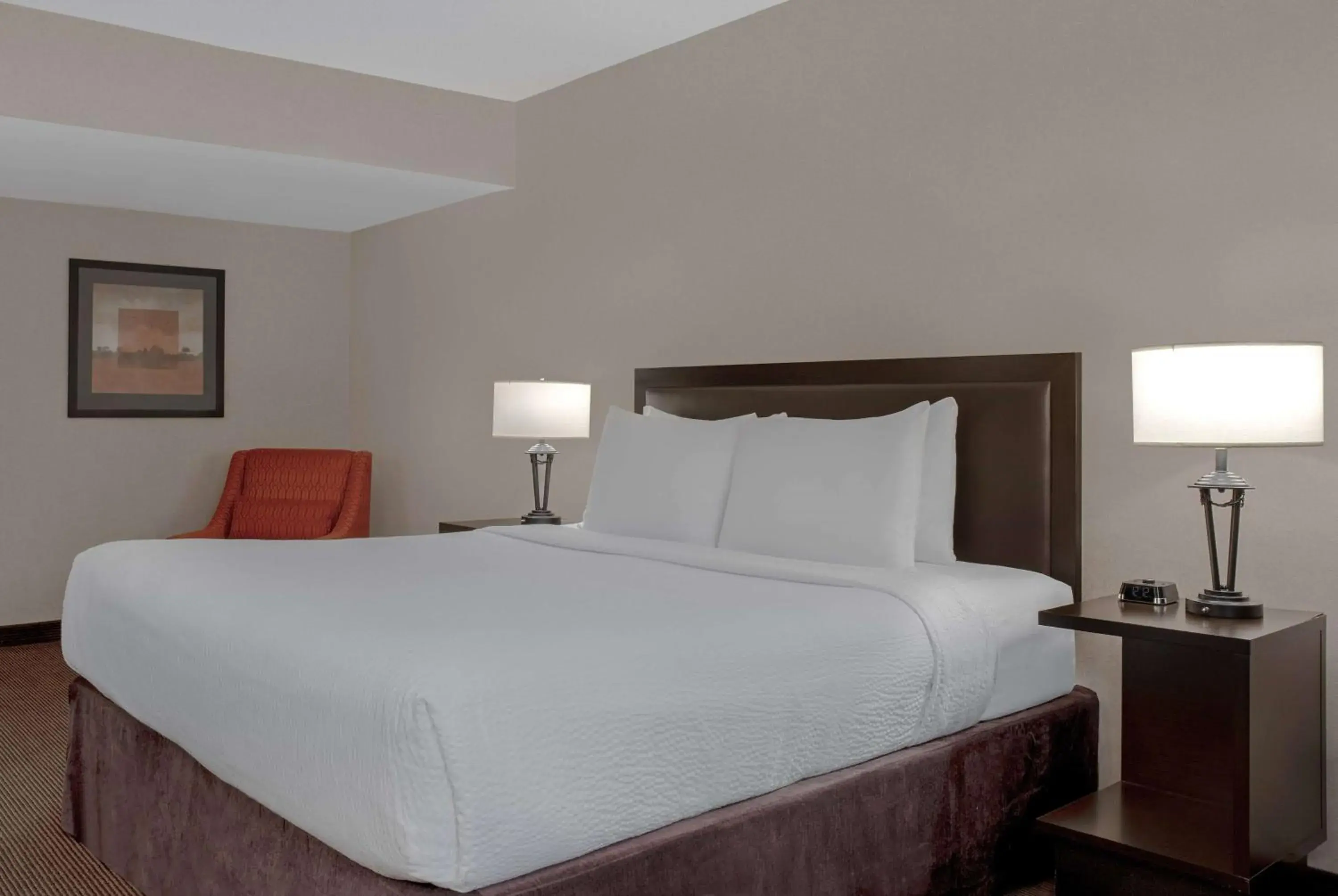 Photo of the whole room, Bed in Ramada Plaza by Wyndham Calgary Downtown Photo of the whole room, Bed in Ramada Plaza by Wyndham Calgary Downtown