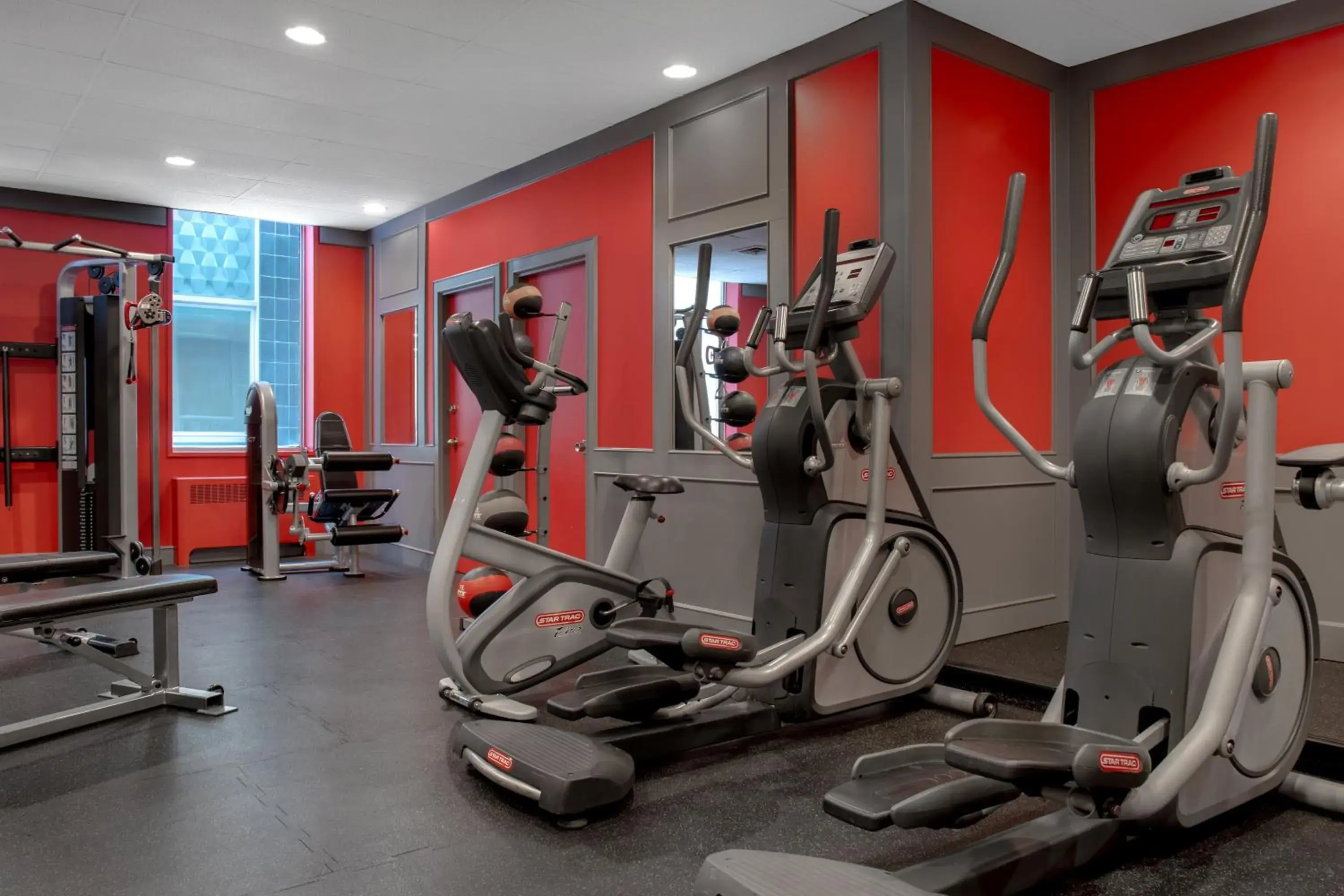Fitness centre/facilities in Ramada Plaza by Wyndham Calgary Downtown Fitness centre/facilities in Ramada Plaza by Wyndham Calgary Downtown