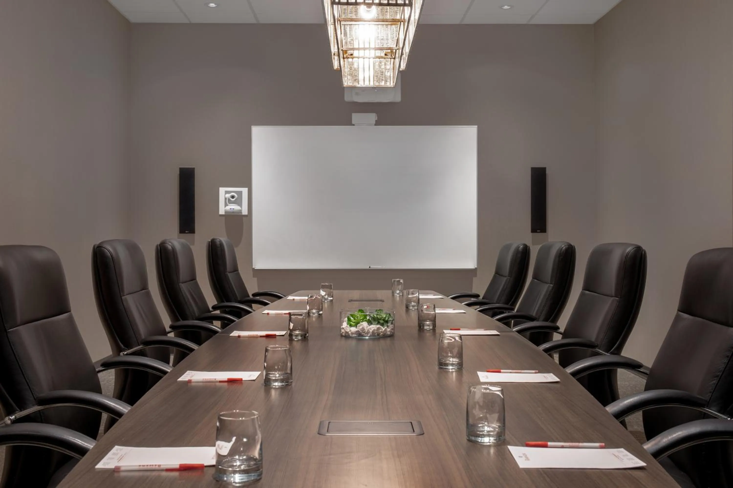 Meeting/conference room in Ramada Plaza by Wyndham Calgary Downtown