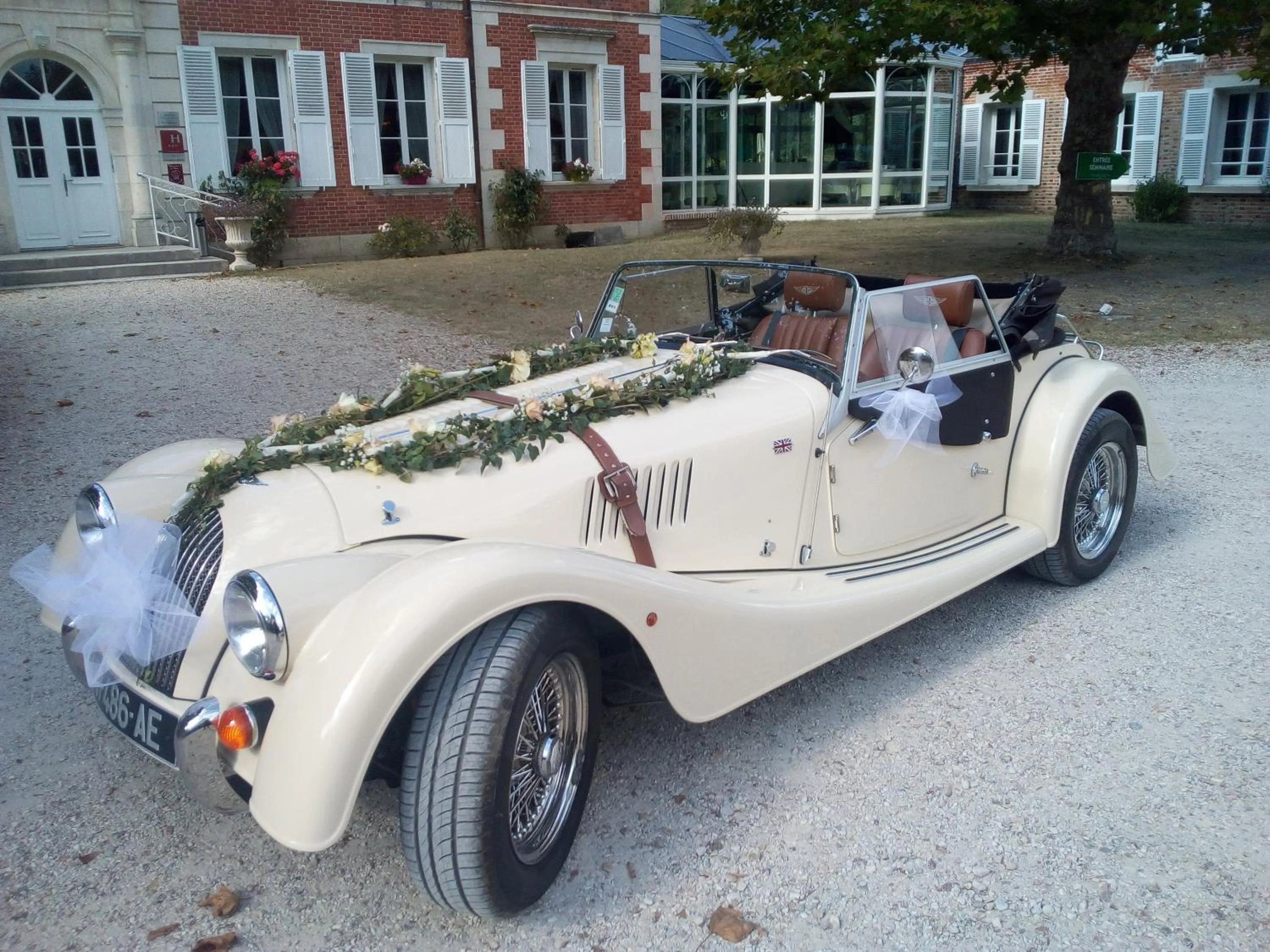 People in Logis Domaine De Valaudran