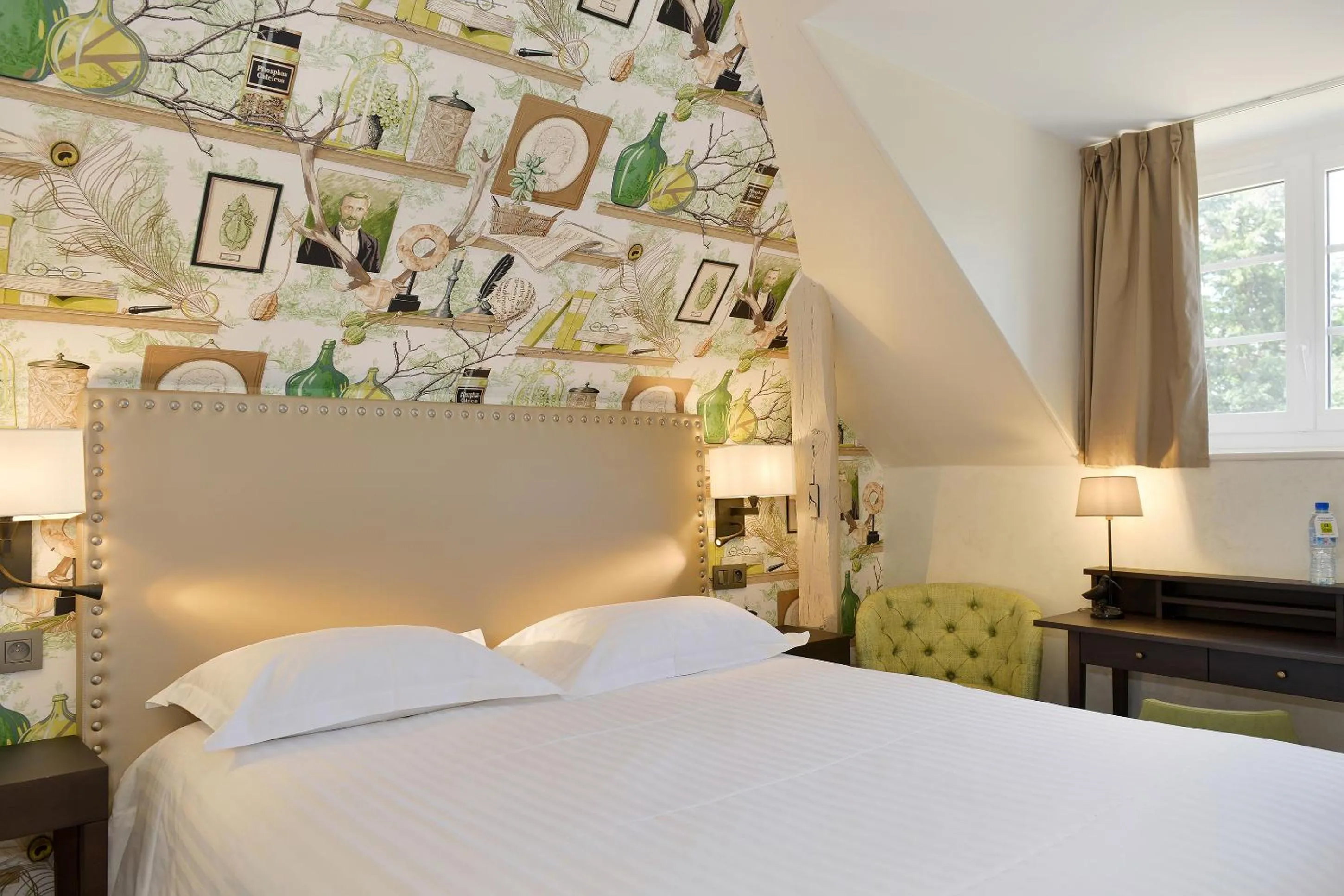 Bed in Logis Domaine De Valaudran