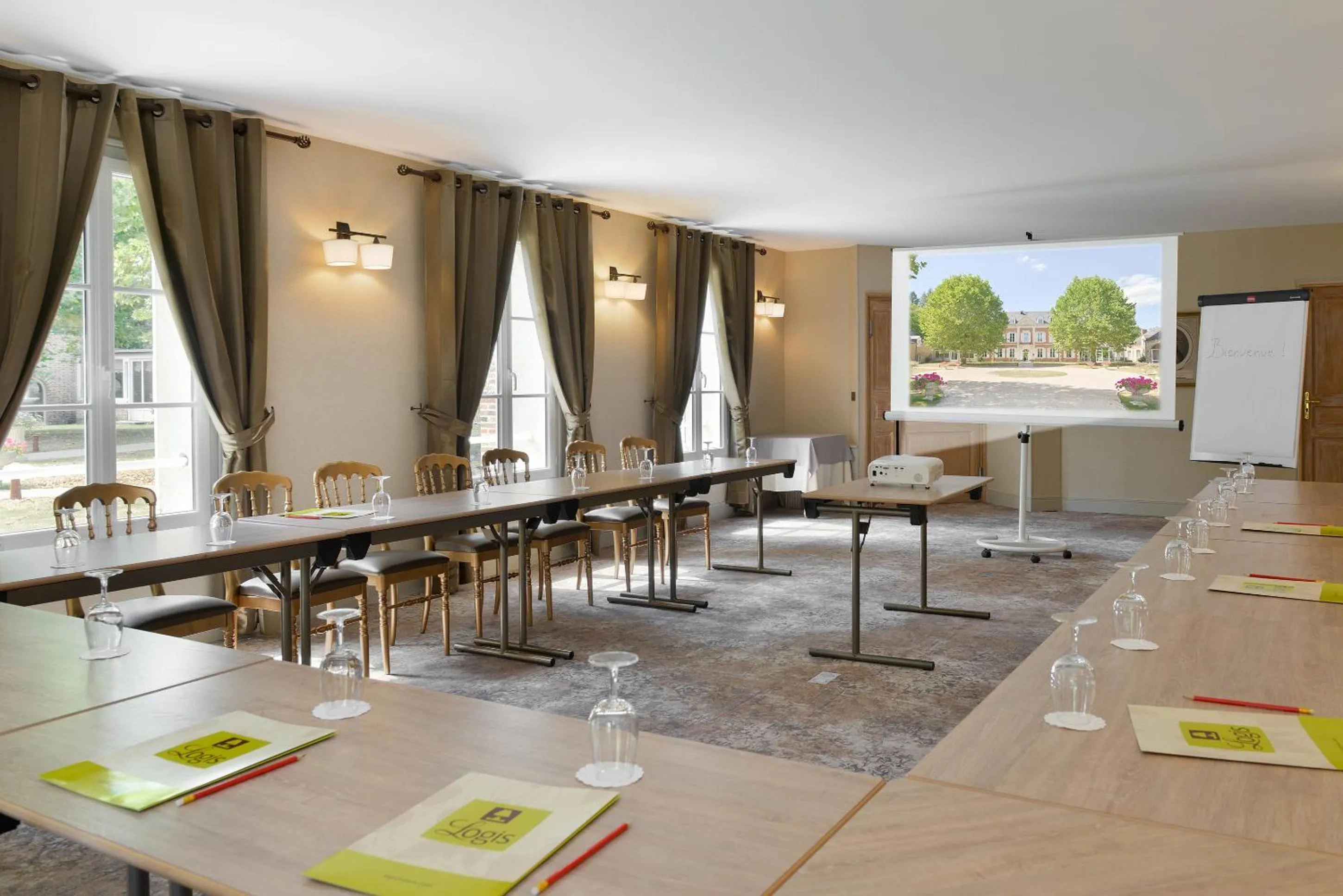 Business facilities in Logis Domaine De Valaudran