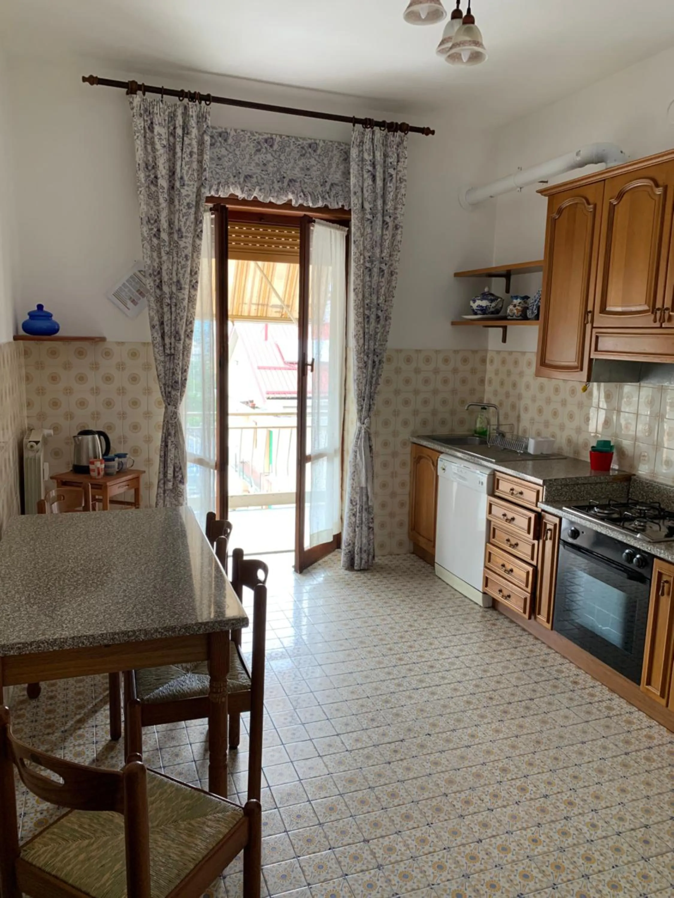 Communal kitchen in Affittacamere Serravalle Shopping